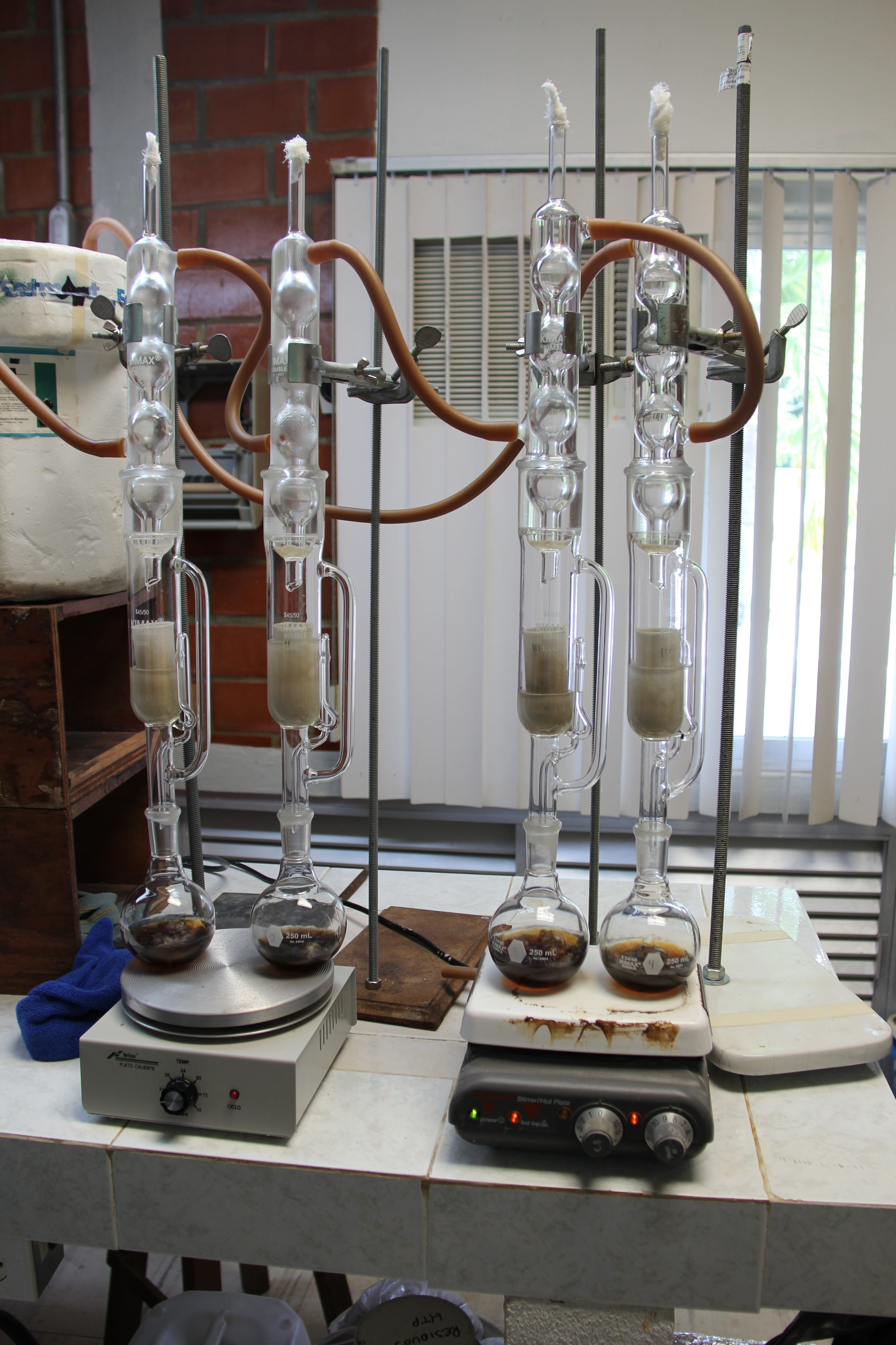 science, pathologist, test-tube, machine, tech, examine, specimen, molecule, solution, table, machinery, information, domestic room, diagnosis, beaker, Phone HD Wallpaper