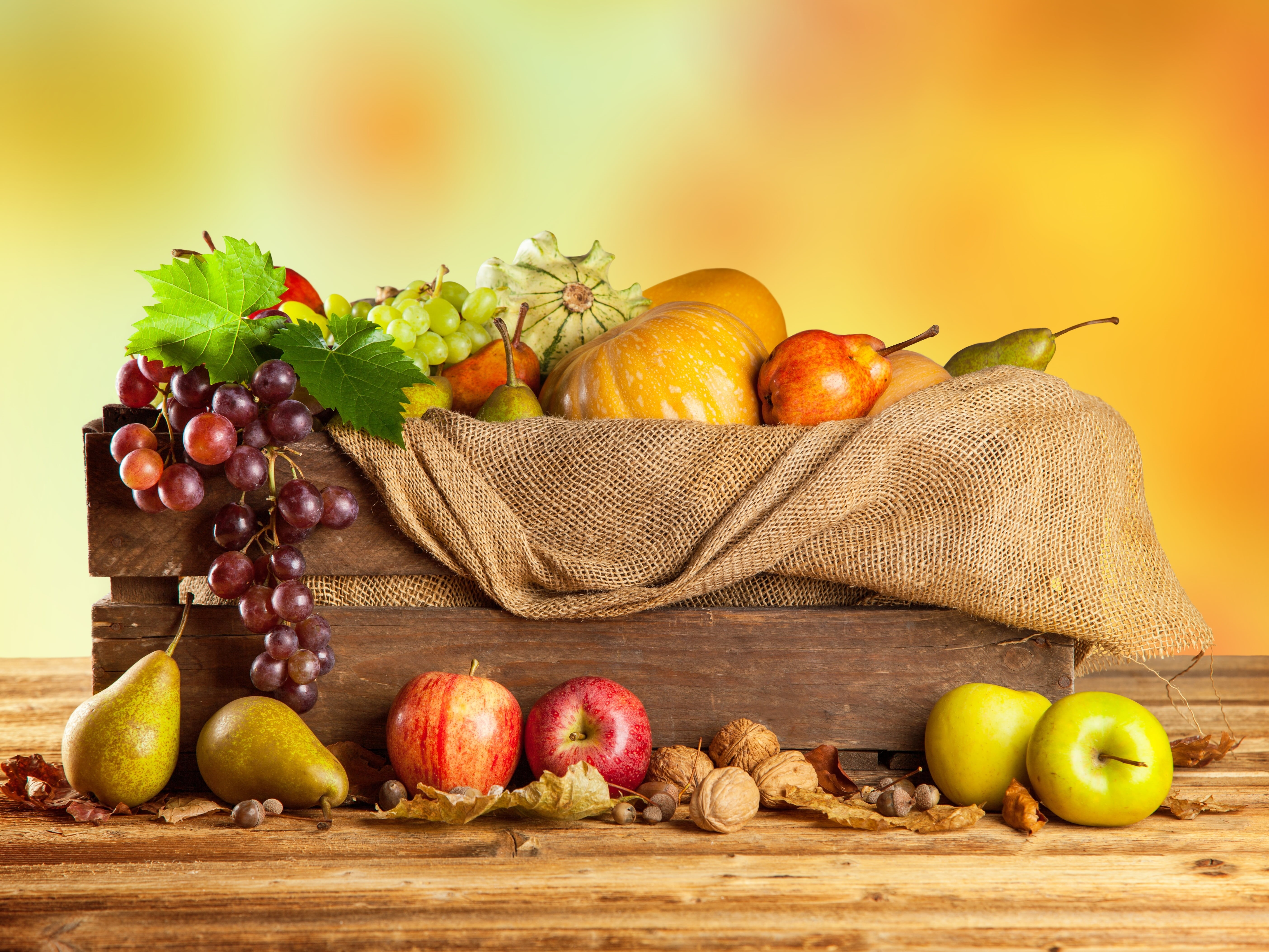 grape, fruits, ripe, rural Scene, crop, variation, apple - Fruit, box, grapes, october, nature, autumn, apples, fruit, agriculture, yellow, assorted, food and drink, HD Wallpaper