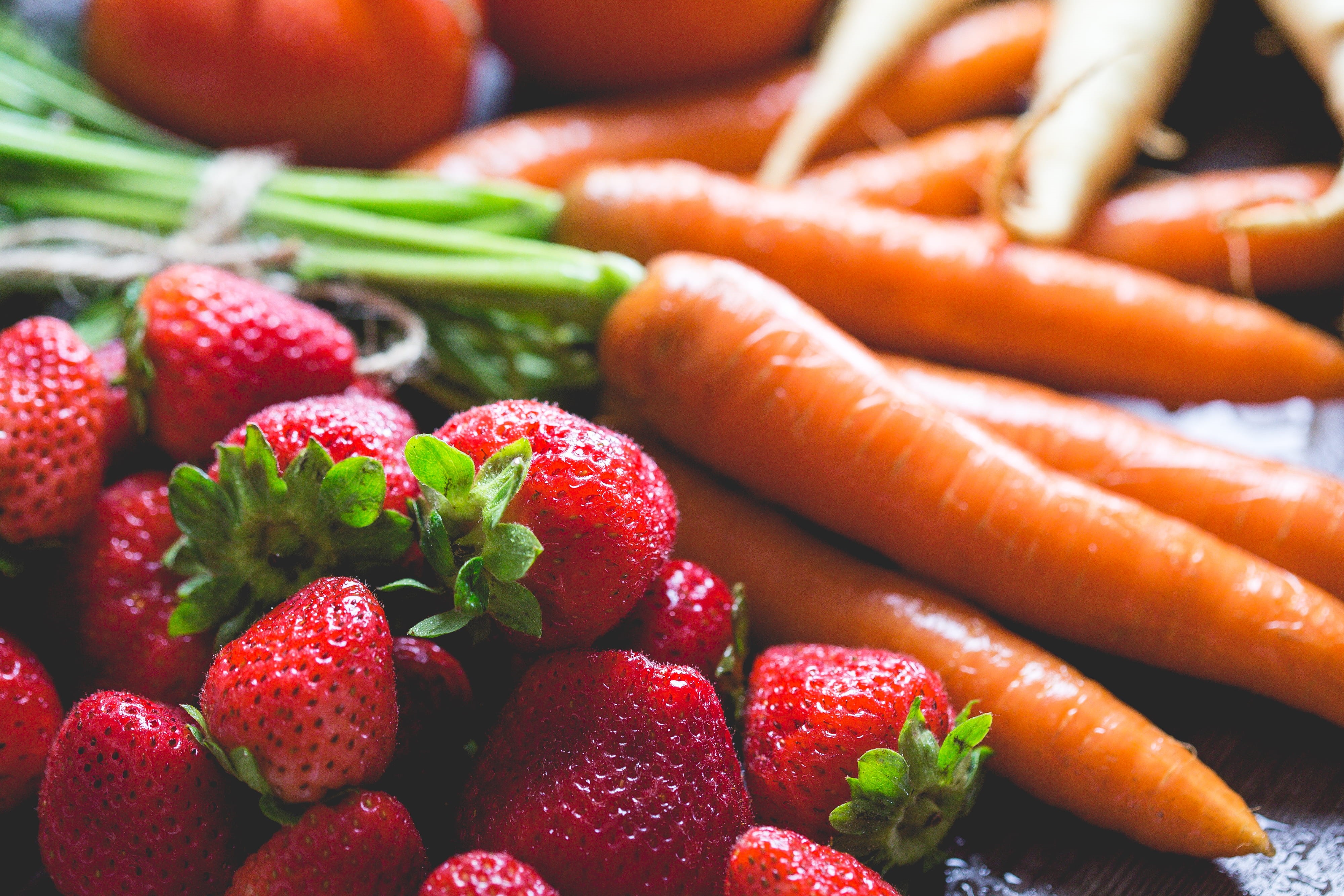amp, strawberry, 4K, meal, Carrots, still life, health, wellbeing, vegetables, vegetable, foodie, organic, yummy, berry fruit, Breakfast, Strawberries, HD Wallpaper