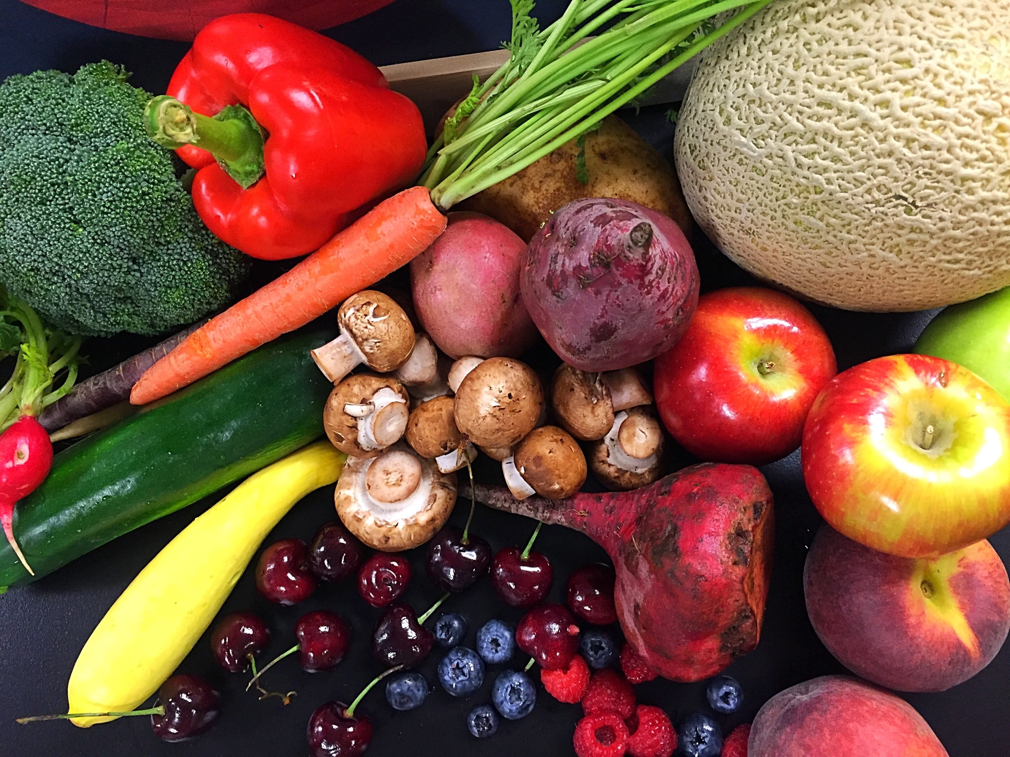 berry, carrot, bell pepper, food And Drink, pepper, yellow, colorful, vegetable, green Color, vegetarian Food, Vegetables, eating, assorted, tomato, onion, HD Wallpaper