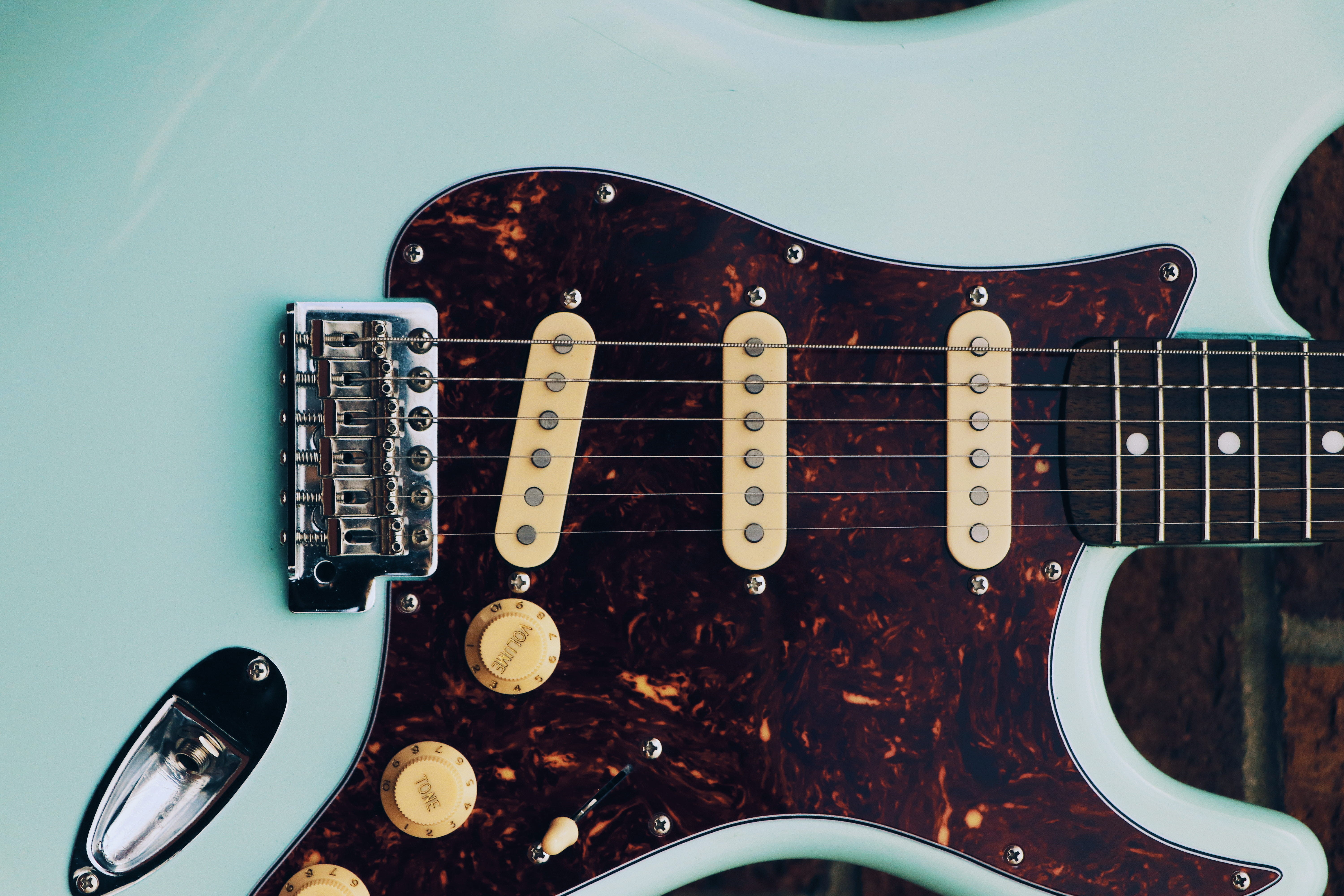 computer, blue, bass guitar, blues, groove, stratocaster, mouse, freshness, directly above, music, accessories, musical instrument string, table, brown, HD Wallpaper