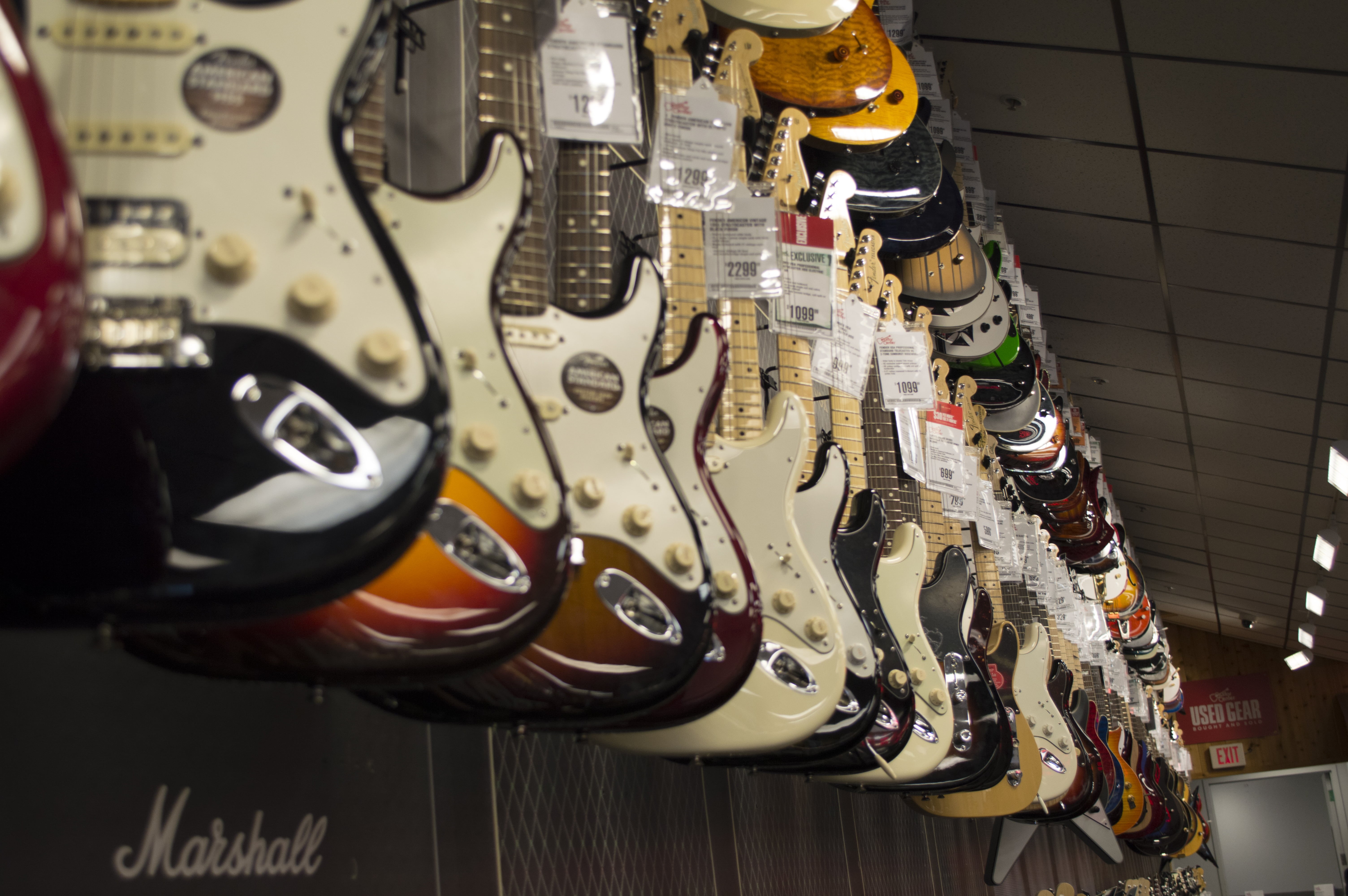 strat, arts culture and entertainment, still life, electric guitar, guitar, electric guitars, selective focus, musical equipment, high angle view, amp, HD Wallpaper