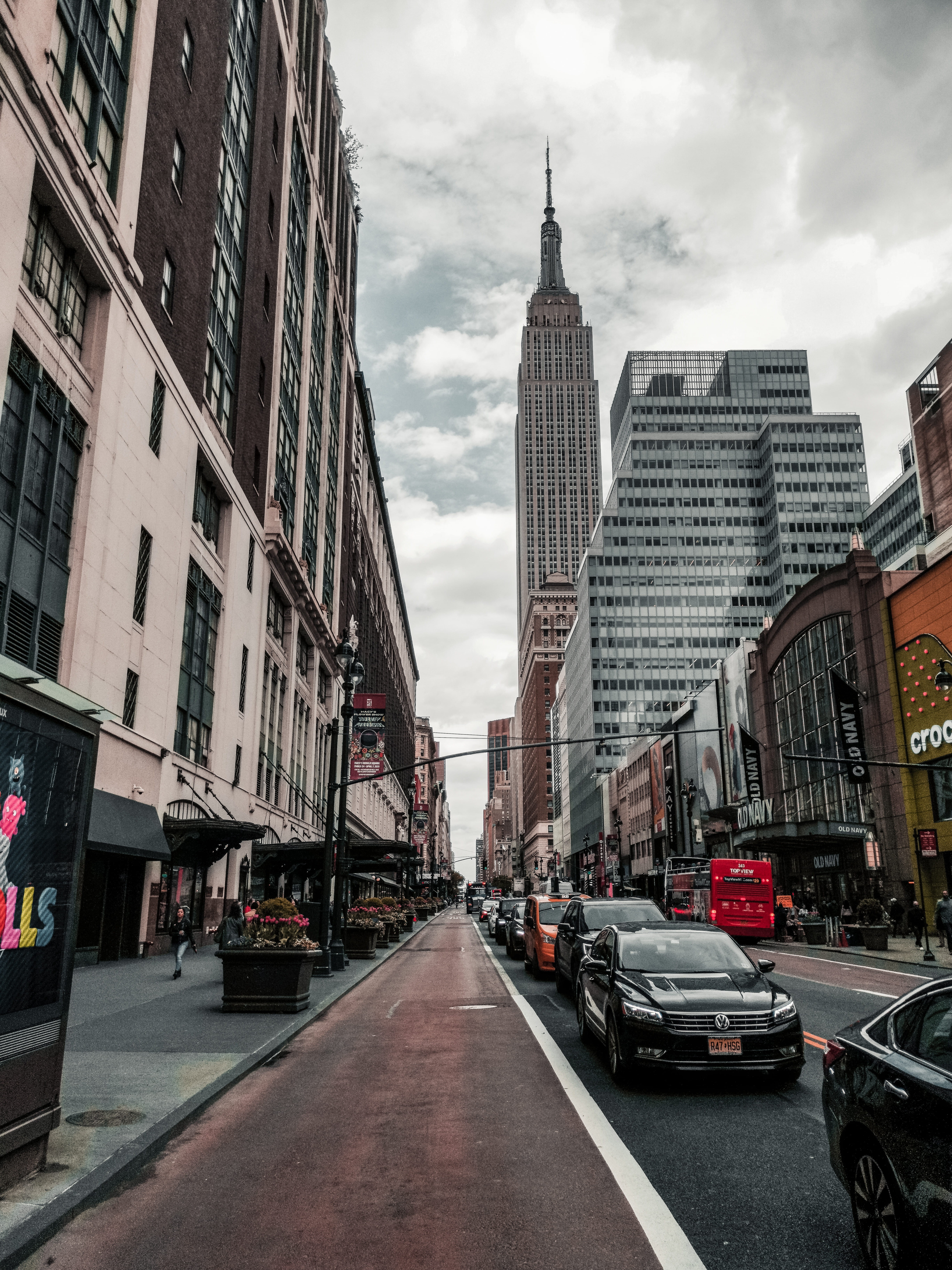downtown, cloud - sky, street, land vehicle, city, motor vehicle, 5K, urban, transportation system, buildings, town, modern, car, road, sky, transportation, Phone HD Wallpaper