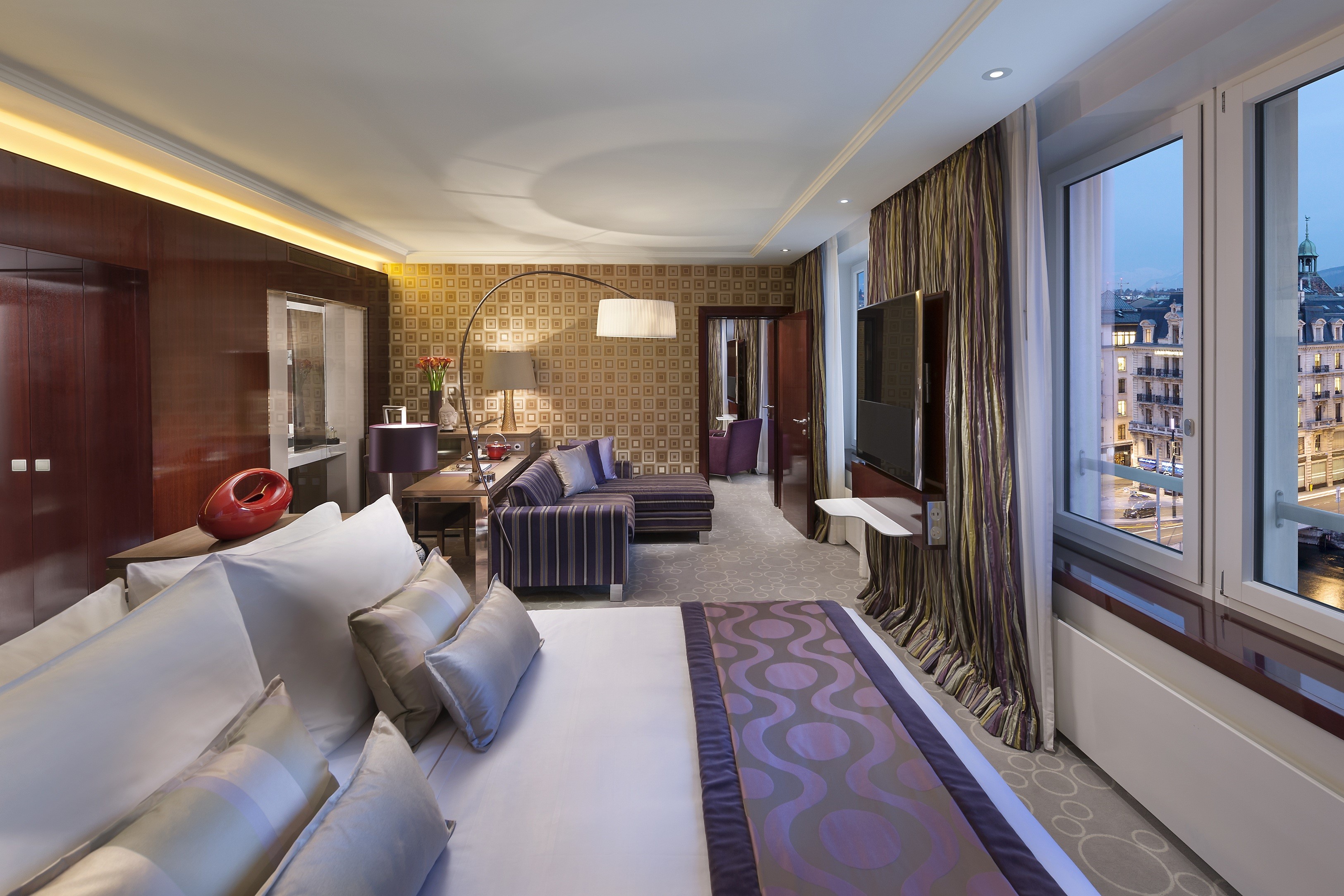 luxury hotel, seat, home showcase interior, decor, building, window, style, absence, no People, sofa, indoors, lifestyles, living, flooring, daytime, india, HD Wallpaper