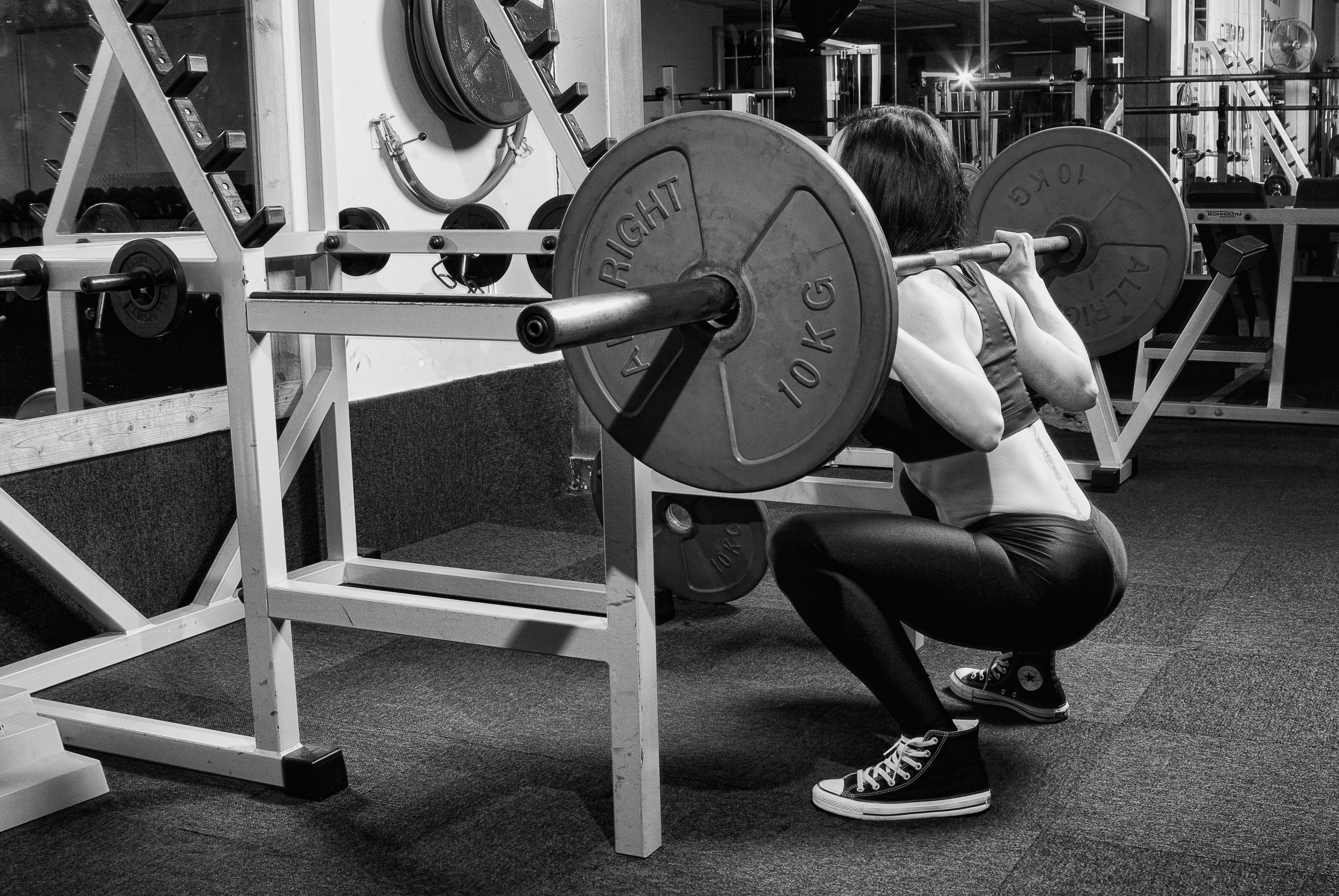 4K, strength, weight, wellbeing, one person, gym, health club, leisure activity, seat, barbell, indoors, healthy lifestyle, exercise equipment, weights, HD Wallpaper