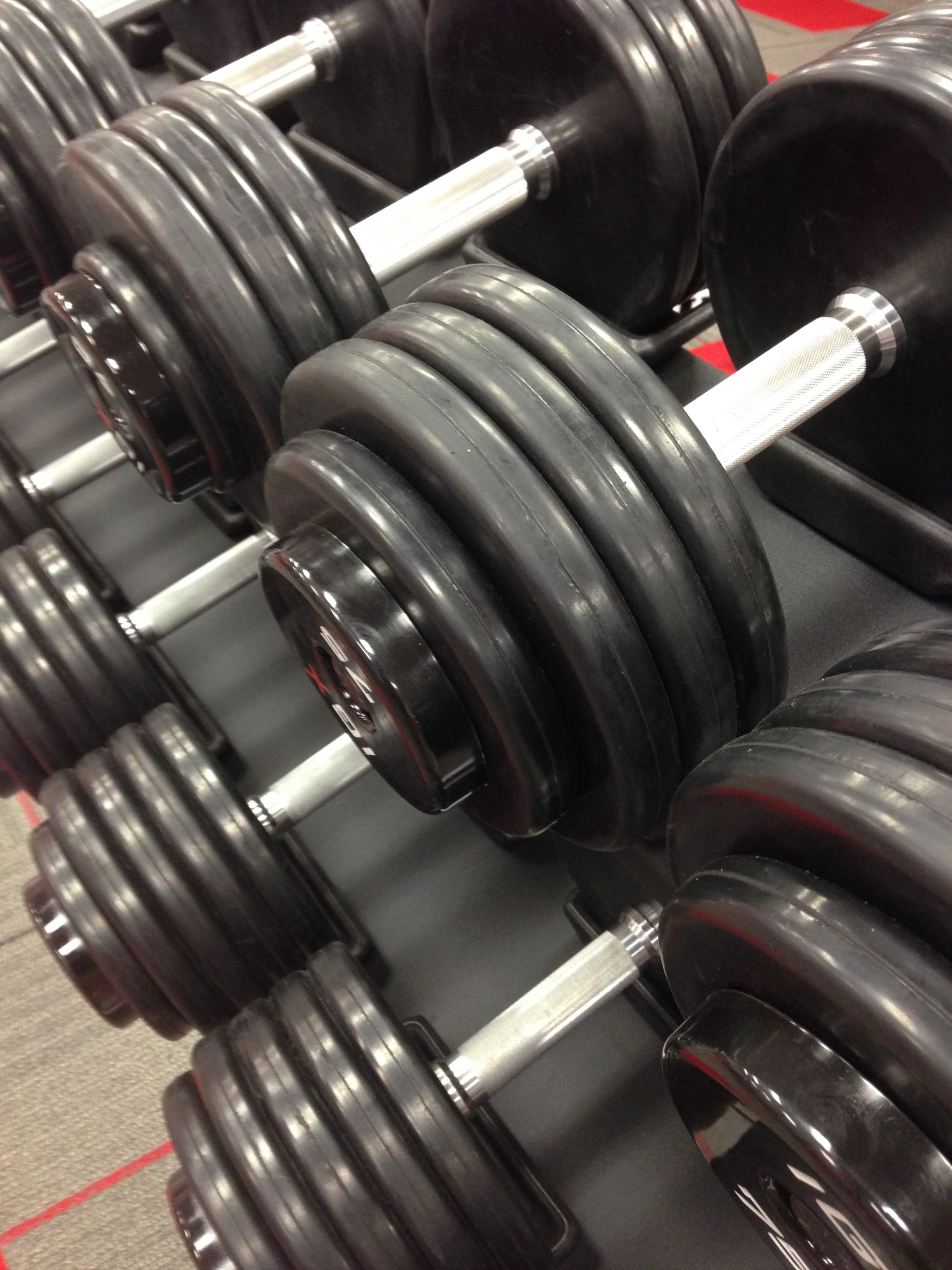 2K, no people, sports equipment, black, indoors, gym, weight training, lifting, close-up, focus on foreground, weight, dumbbell, sports training, exercising, Phone HD Wallpaper