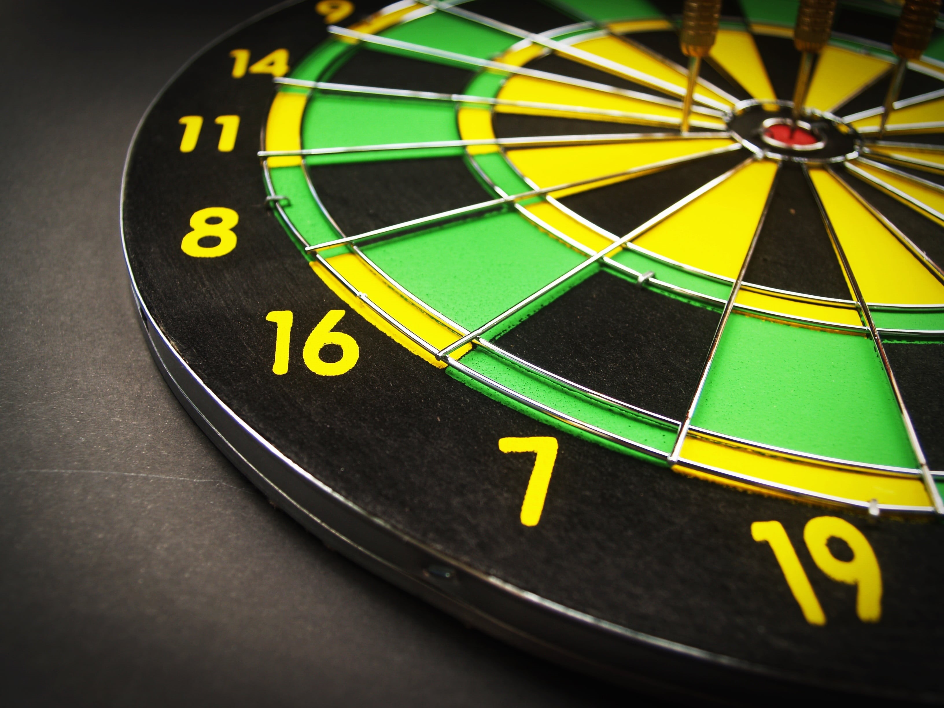 arrow, hit, still life, success, black color, minute hand, dart, aim, luck, strategy, eye, skill, aiming, score, number, goal, achieve, bull, sports target, HD Wallpaper