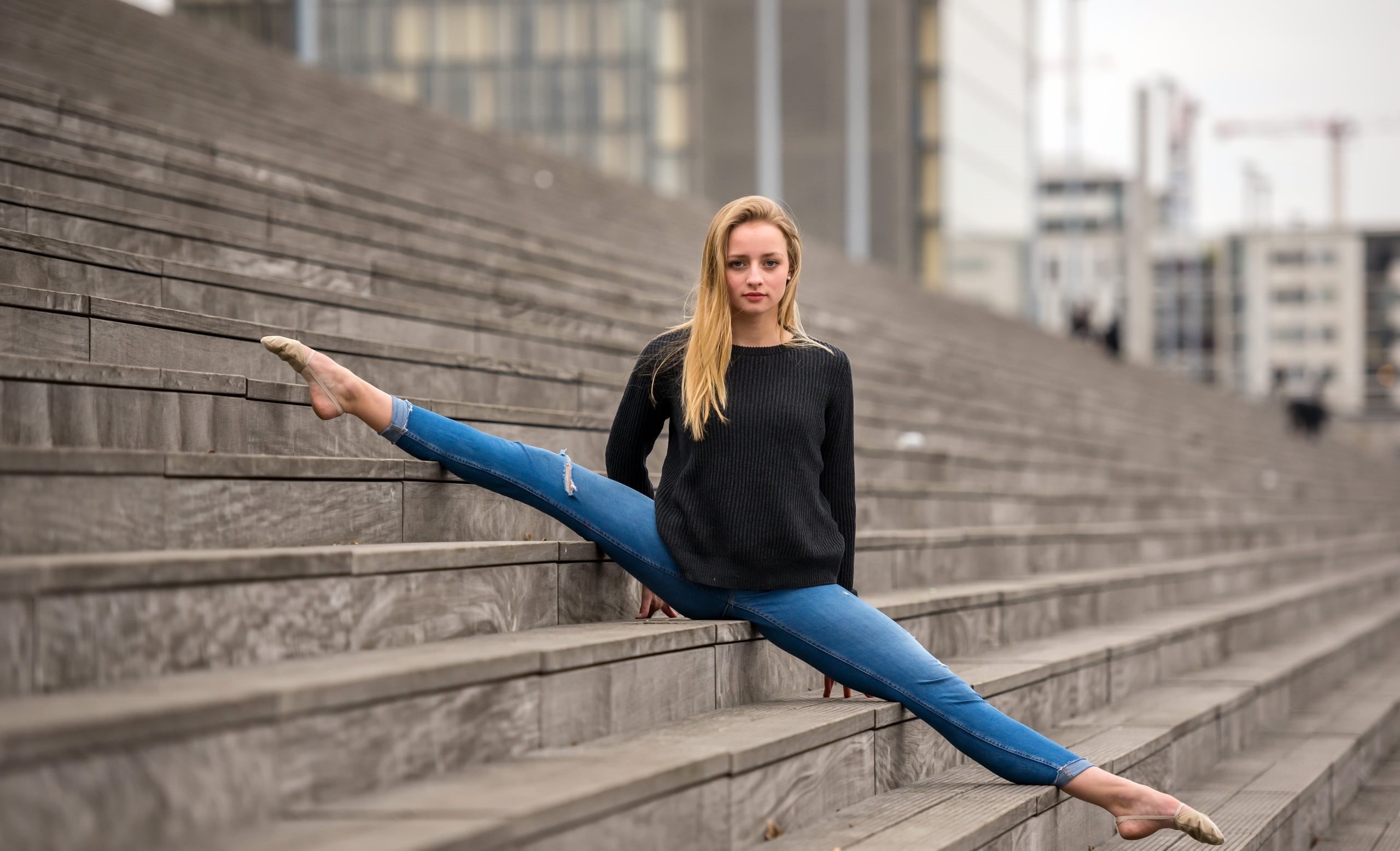 one person, looking at camera, women outdoors, hair, architecture, s, portrait, black, casual clothing, adult, shirt, stretched out, hairstyle, outdoors, HD Wallpaper
