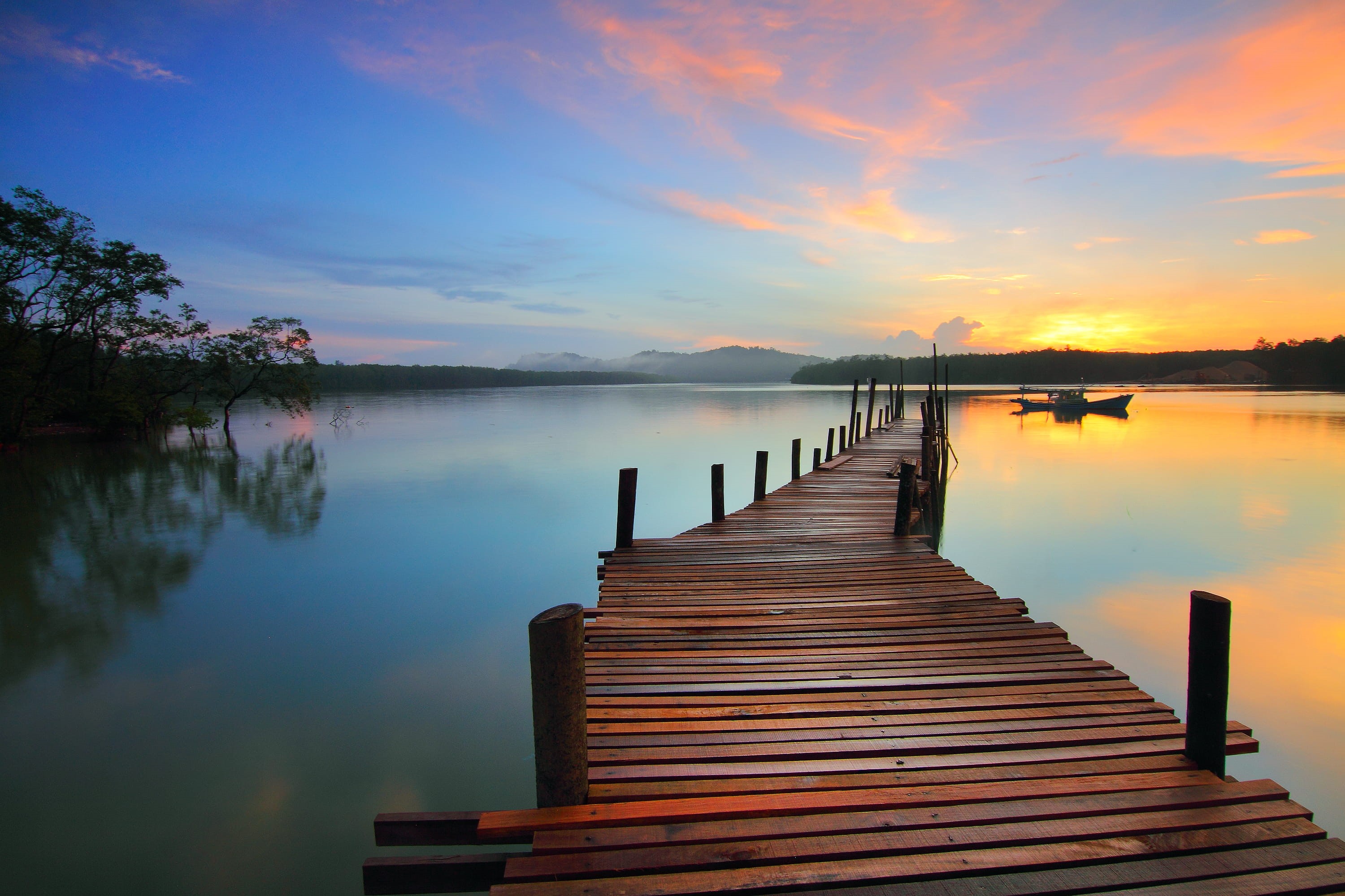 HD, wood - material, lake, sunglow, outdoors, direction, blur, water, nature, cloud - sky, wood paneling, no people, forest, 2K, orange color, HD Wallpaper