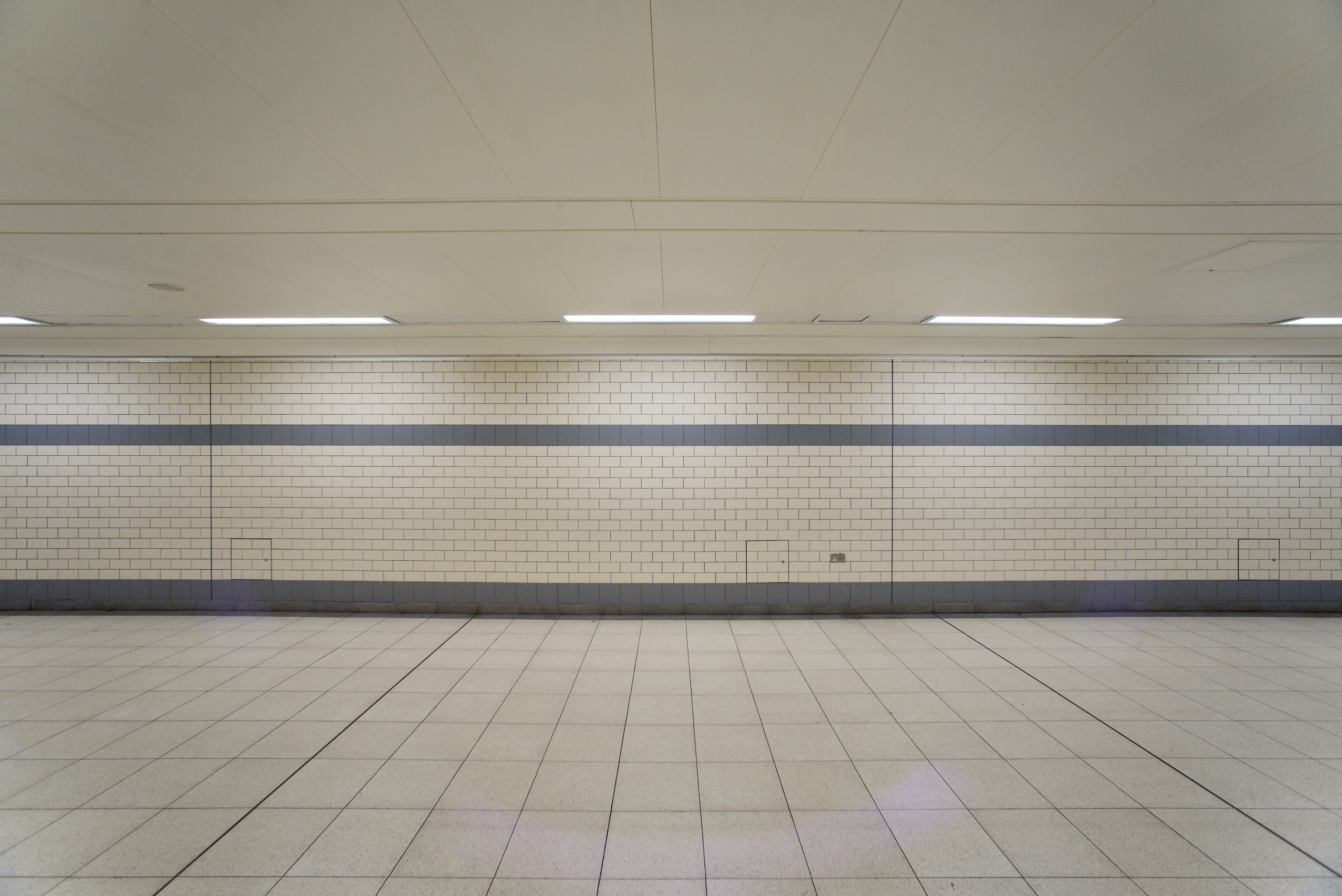 empty, gone, public transportation, background, light, indoor, tile, room, indoors, white, tunnel, tube, line, absence, convention center, grey, HD Wallpaper