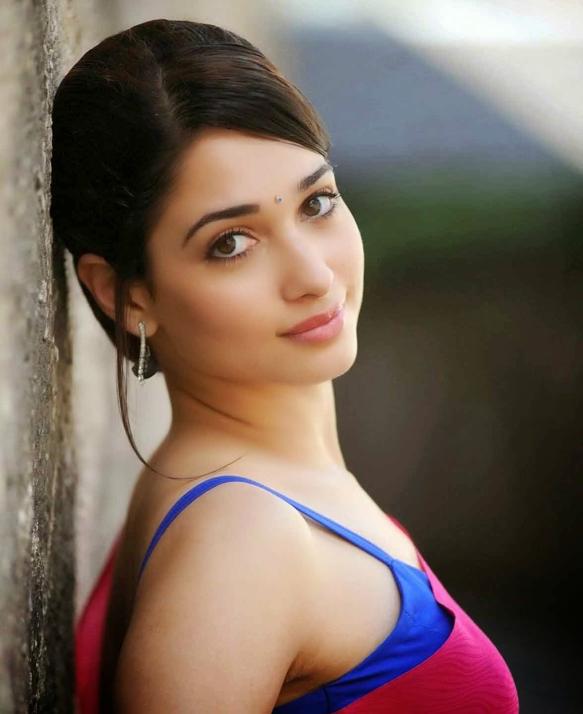looking over shoulder, beauty, portrait, young adult, hairstyle, bhatia, headshot, photoshoot, one person, tamannaah, beautiful people, close, women, hair, Phone HD Wallpaper