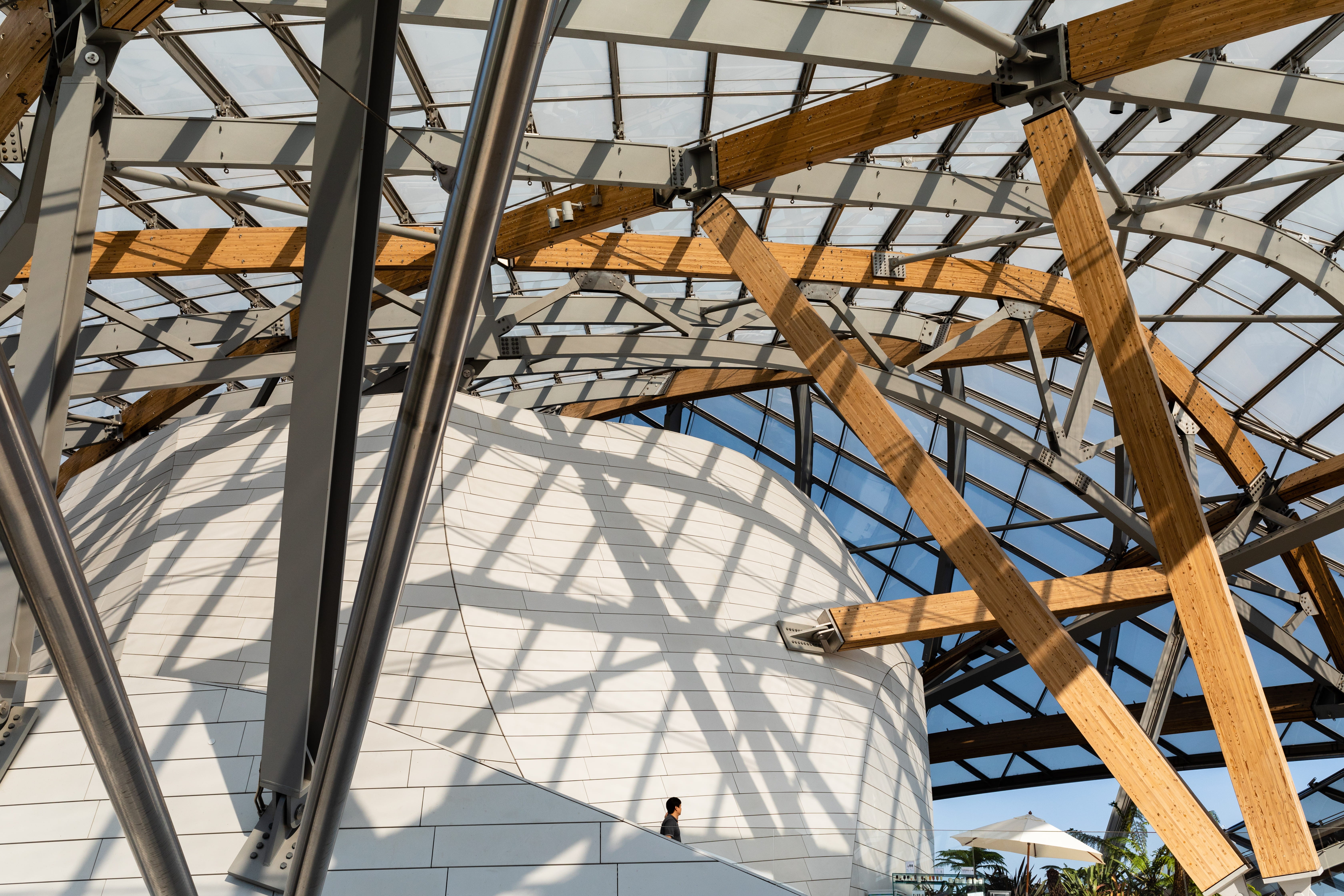 frank owen gehry, outdoors, metal, france, nature, no people, museum, sky, architecture, building exterior, city, low angle view, frank gehry, railing, HD Wallpaper