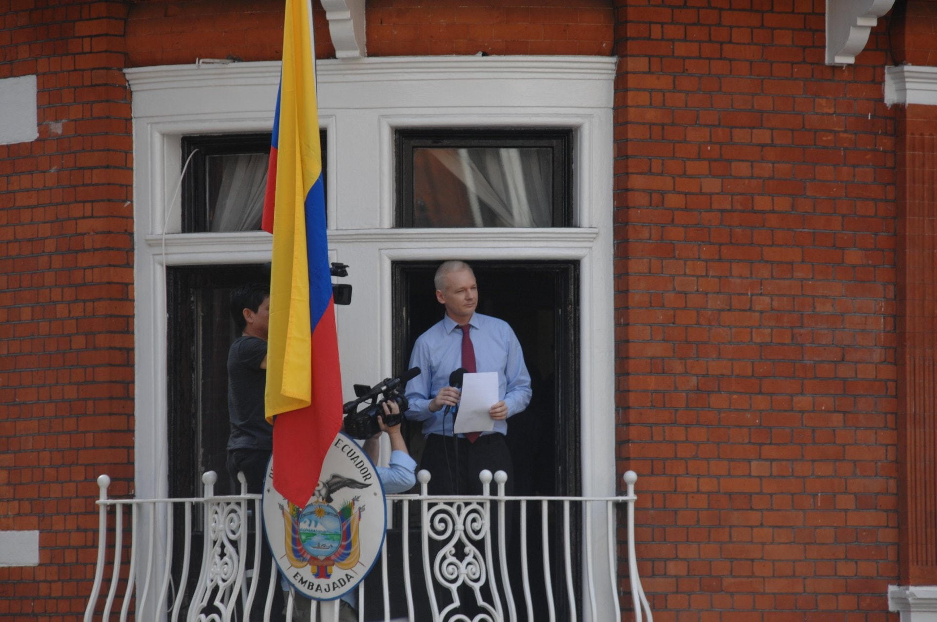 1080P, Men, Equador, Julian Assange, Wikileaks, London, Embassy, Equador Embassy, HD Wallpaper