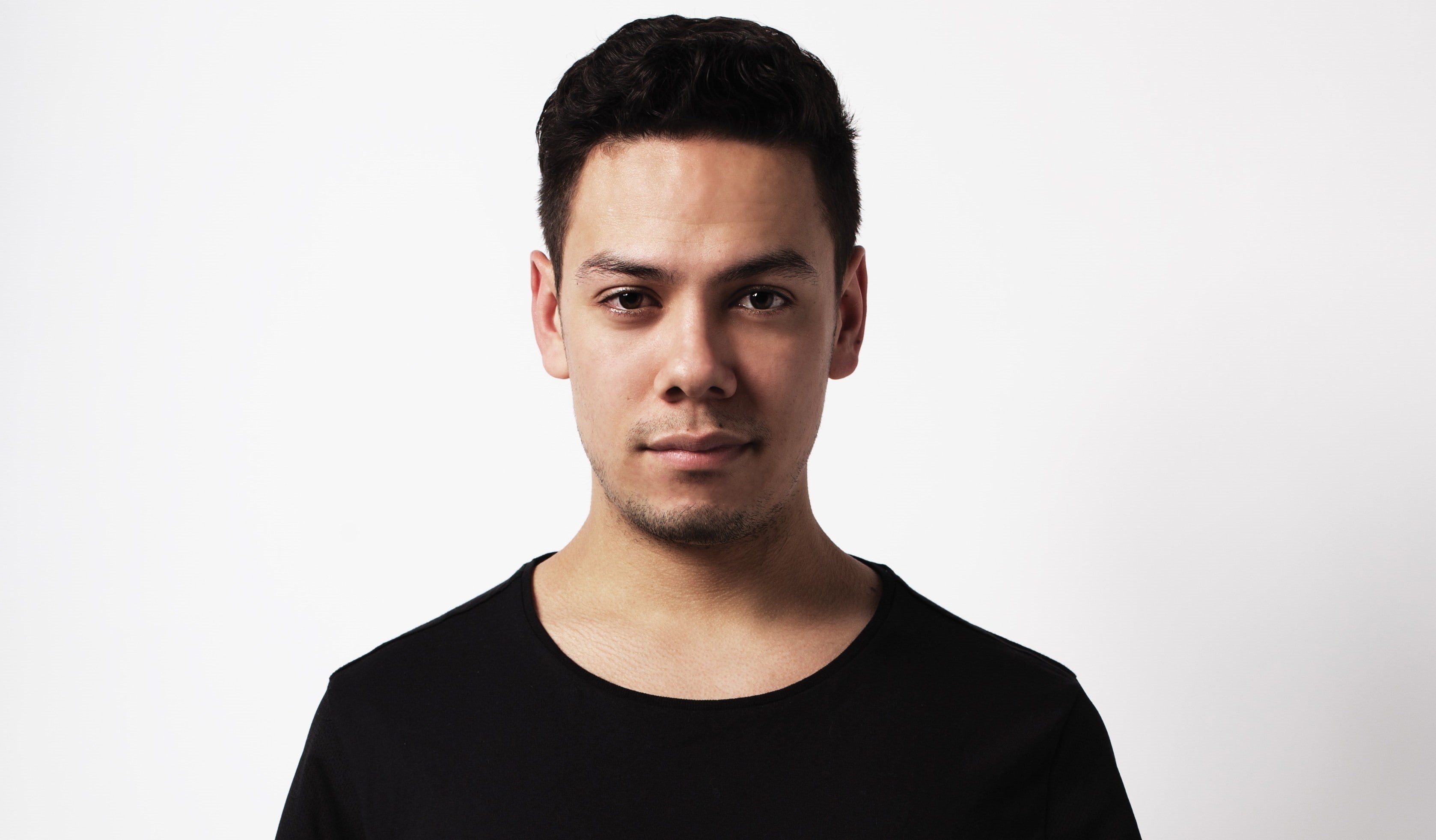 portrait, casual clothing, contemplation, beautiful people, men, headshot, young adult, serious, human face, copy space, model, 2K, Julian Calor, music, HD Wallpaper