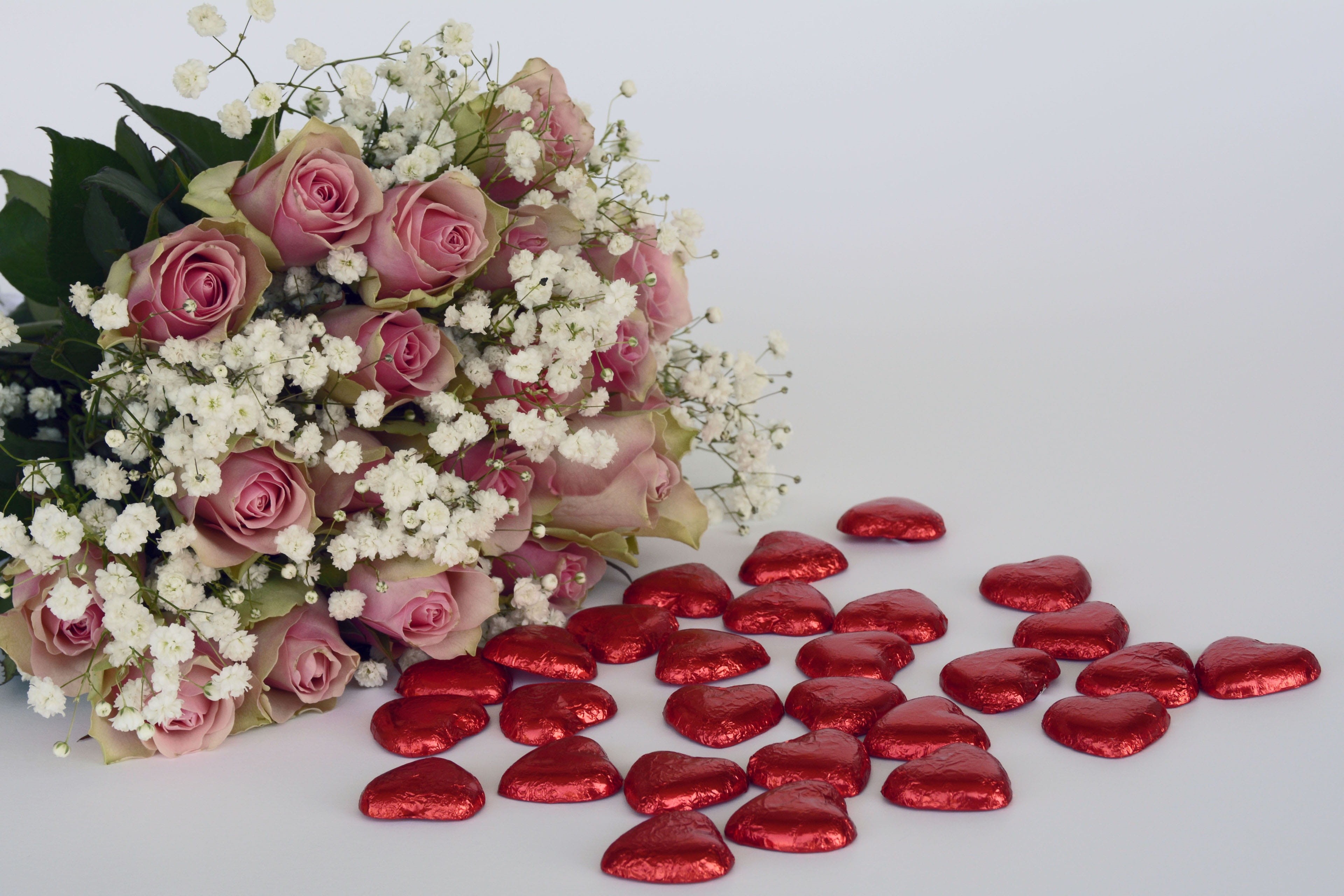 thank you, ornament, Rose, nature, heart, flowers, petal, rose flower, Roses, no people, mothers day, indoors, White, studio shot, bunch of flowers, gypsophila, HD Wallpaper