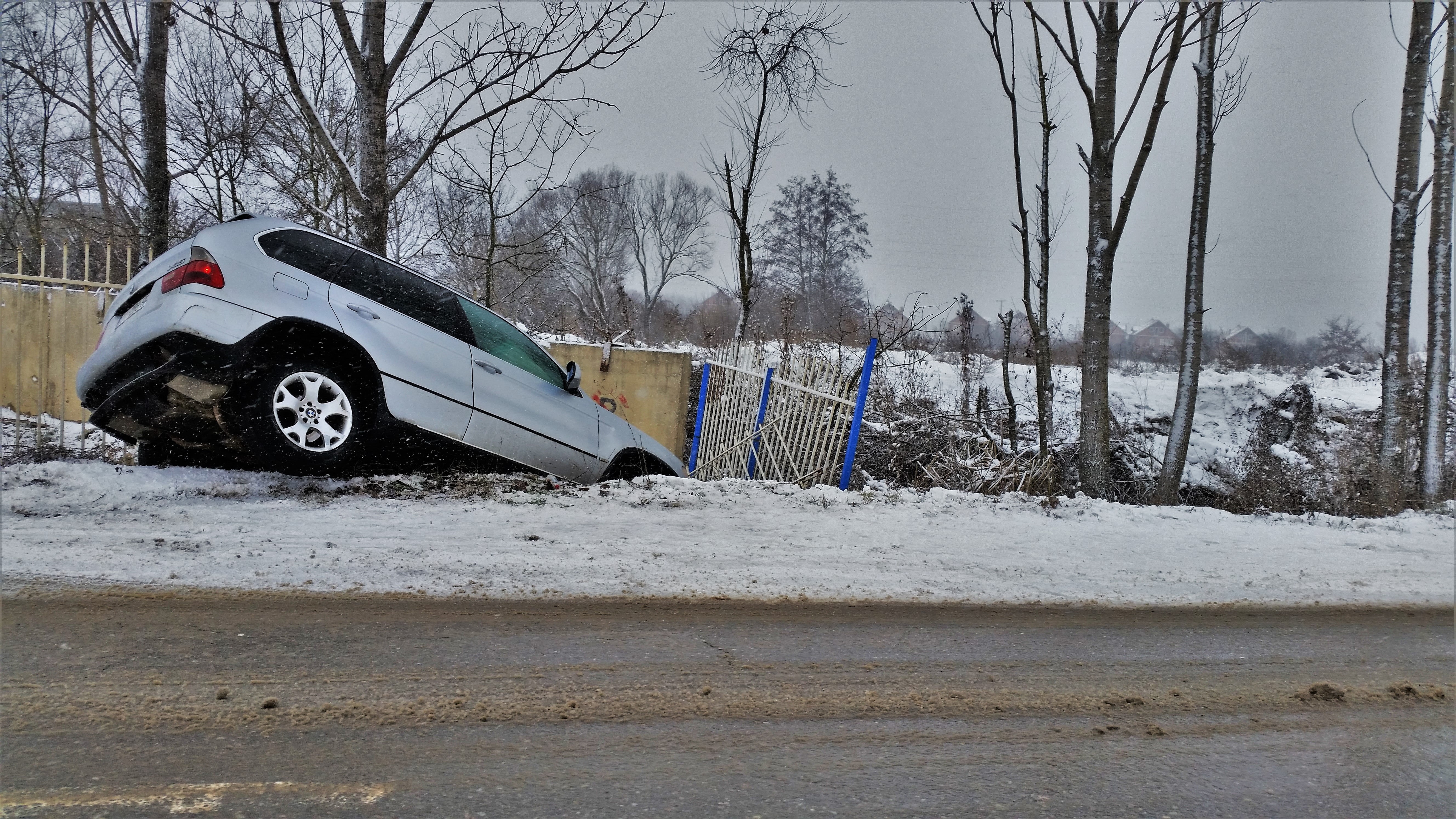 extreme weather, broken, dent, damage, tire, suv, red, winter, driving, automobile, auto accident, collision, car, transportation, vehicle, cold temperature, HD Wallpaper