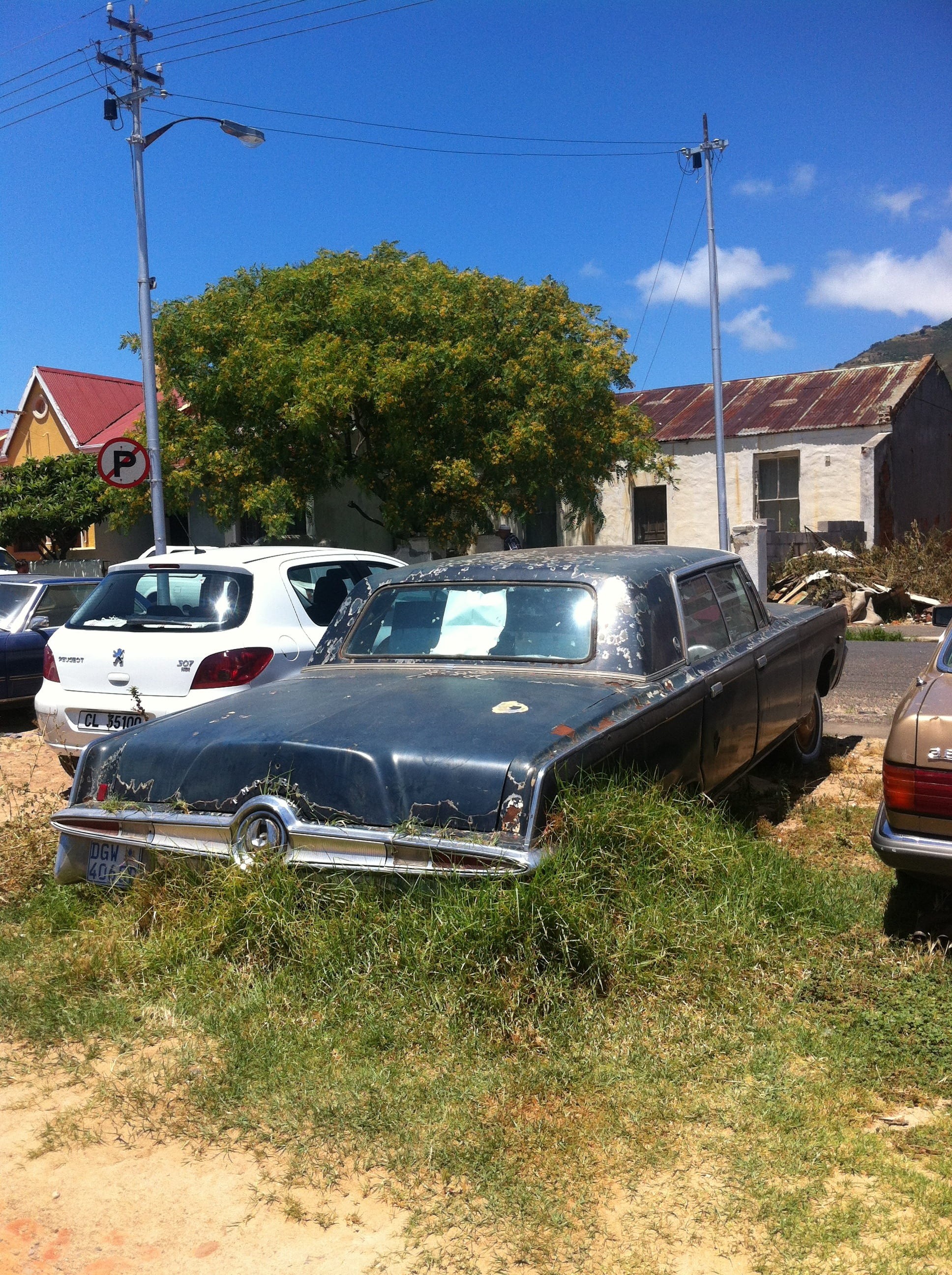 neighborhood, smash, land vehicle, building exterior, junkyard, car, tree, 2K, abandoned, failure, broke, vintage, vehicle, street, old, rundown, architecture, Phone HD Wallpaper