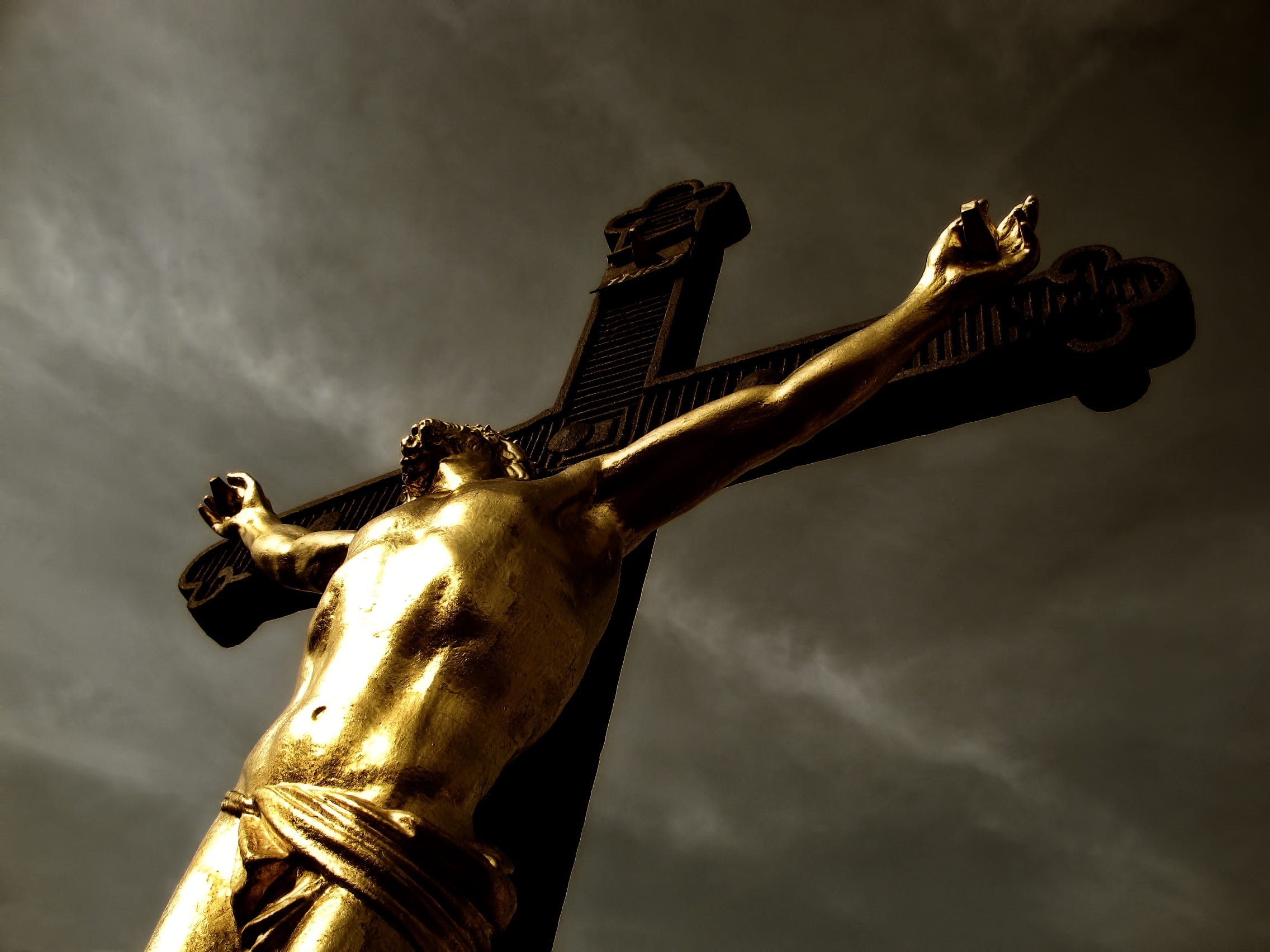 low angle view, photography, faith, symbol, meditation, cloud - sky, architecture, holy, human representation, male likeness, belief, religion, sword, sacrifice, HD Wallpaper