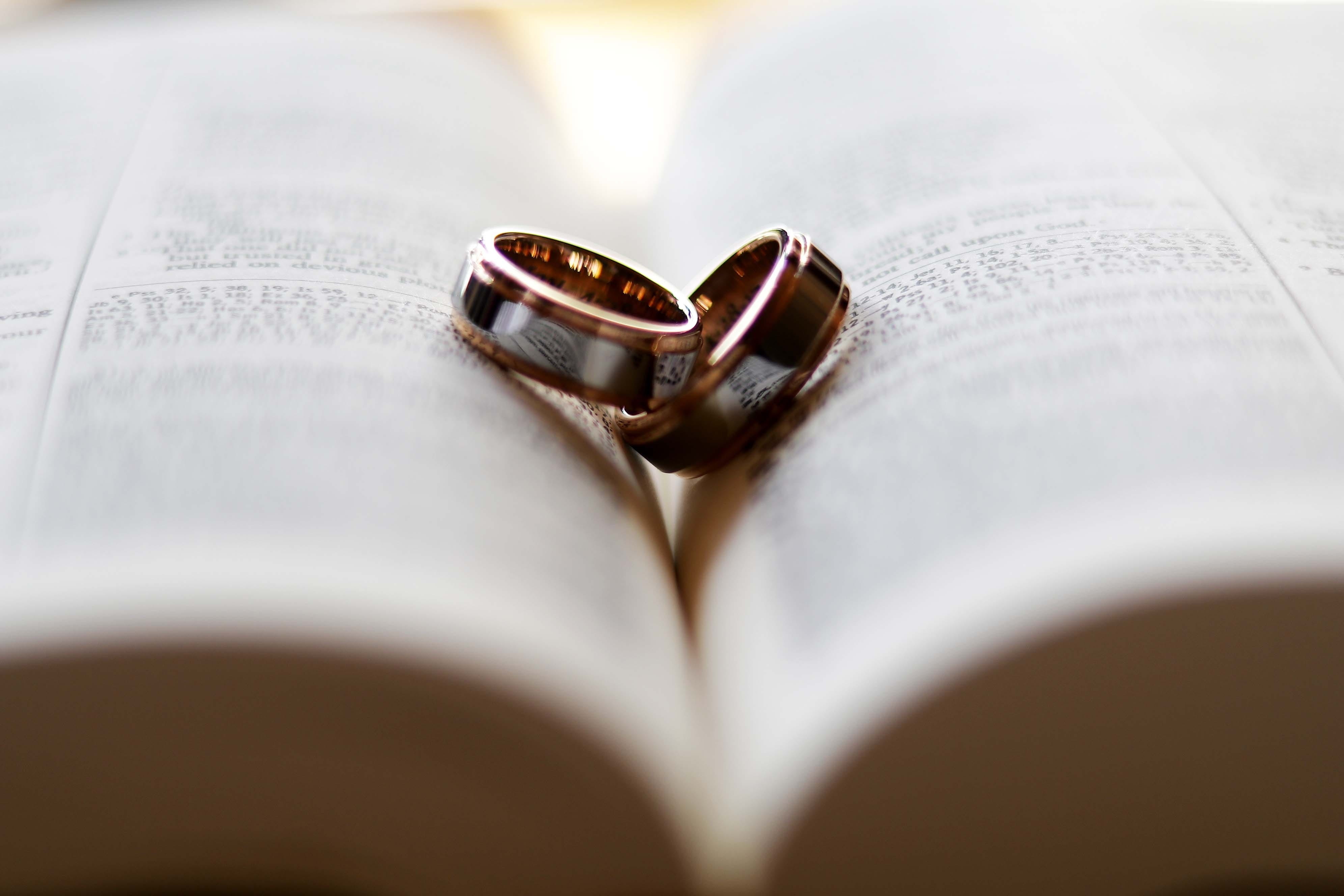 book, bride, valentine, engagement, close-up, marriage, indoors, wed, band, celebration, wife, no people, romantic, rings, gold, emotion, two objects, romance, HD Wallpaper
