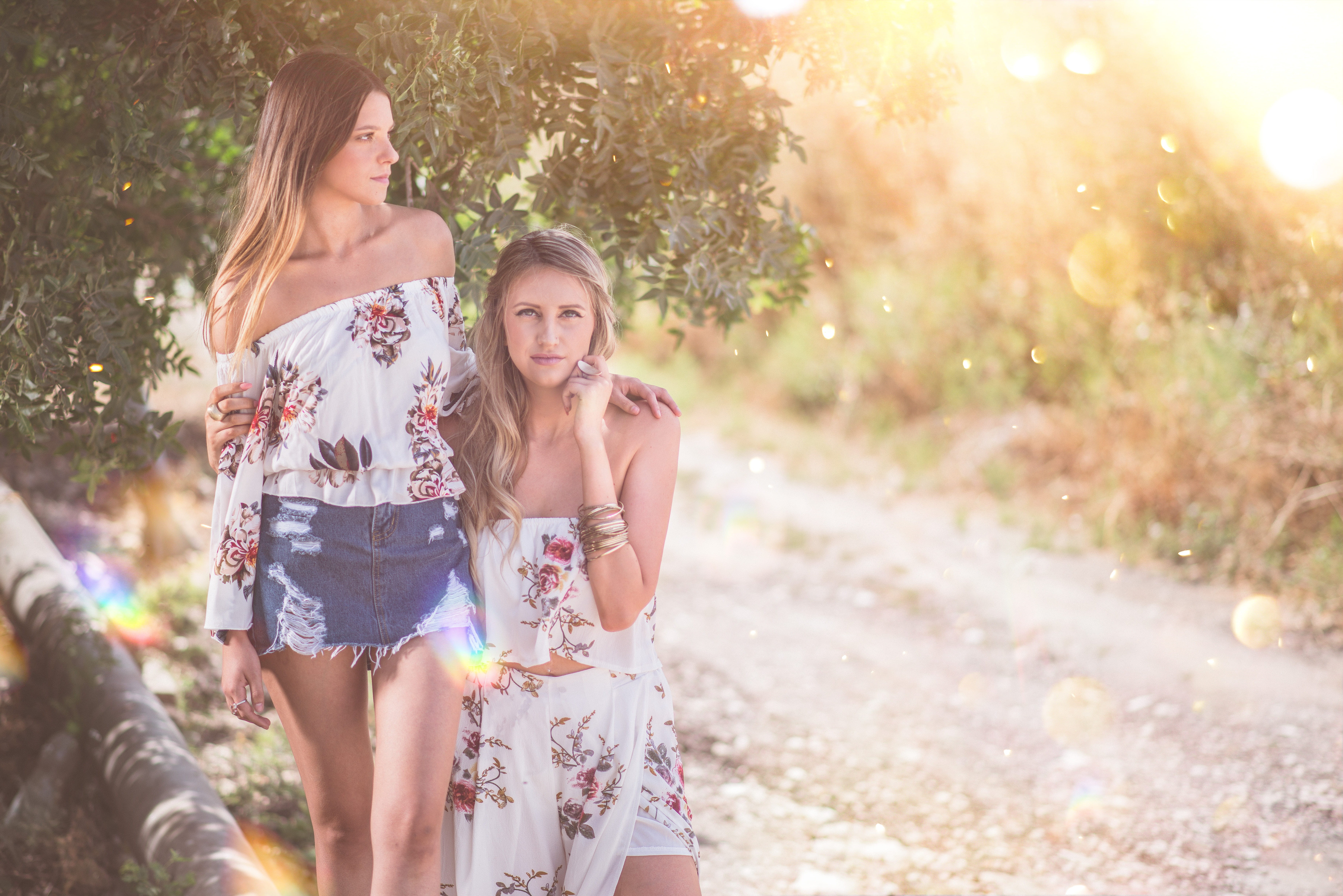 image Technique, outdoors, summer, sunlight, form Of Communication, nature, two people, enjoyment, young Women, tree, moving Activity, caucasian Ethnicity, HD Wallpaper