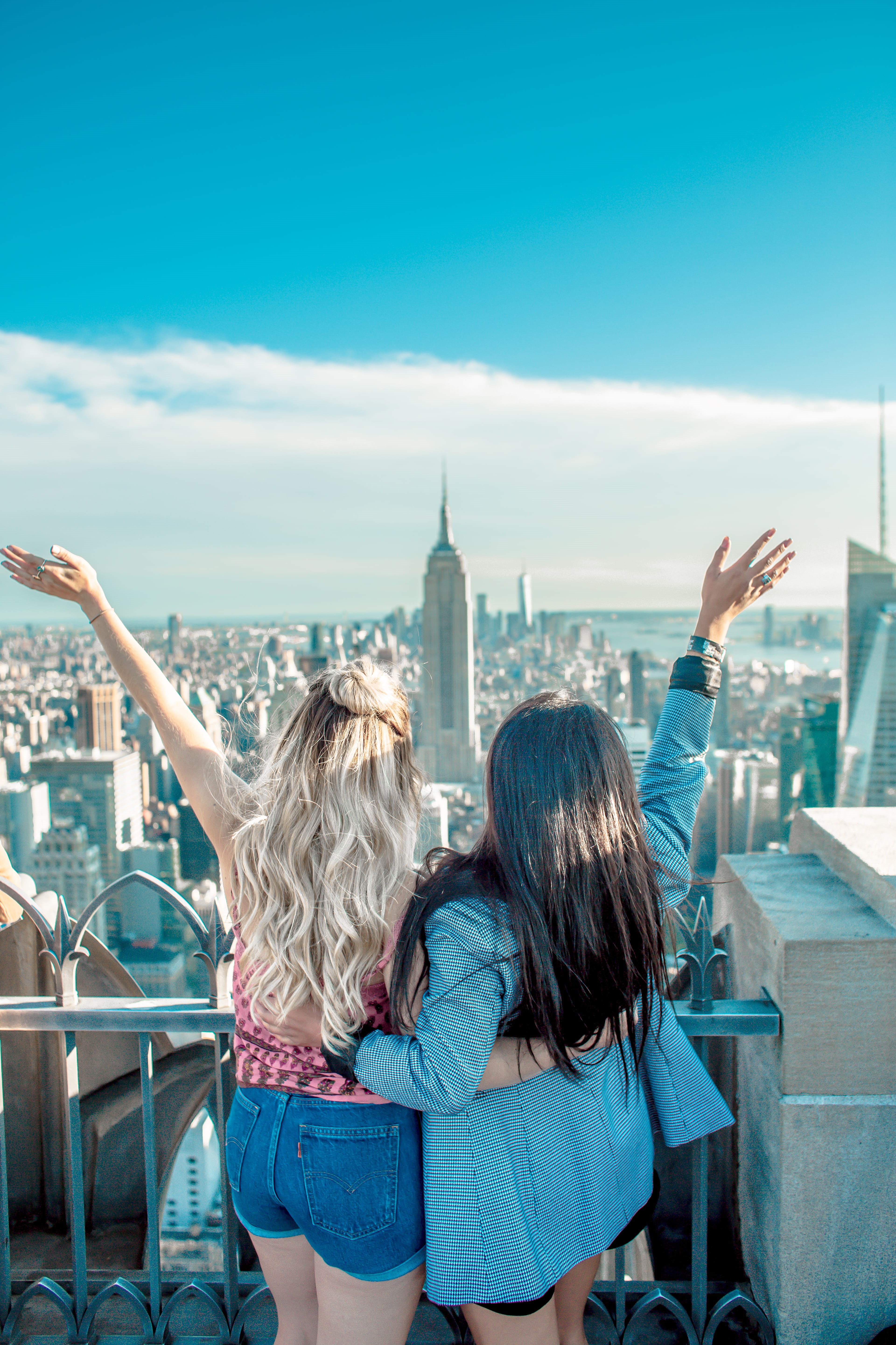 best friend, couple - relationship, building, cityscape, architecture, men, bright, standing, travel, friend, raising, hands, back, girl, outdoors, state, Phone HD Wallpaper