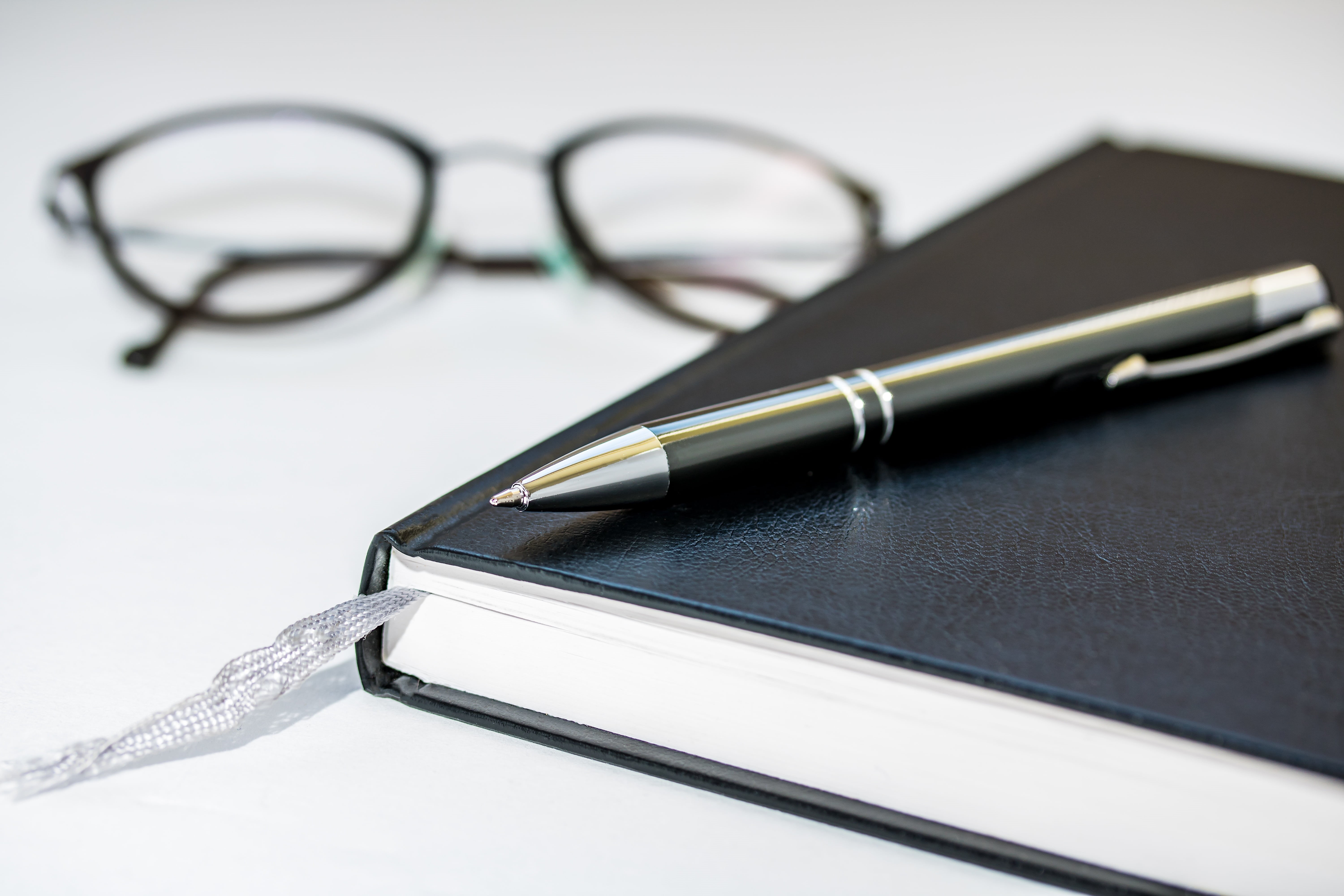 pen, no people, education, close-up, agreement, reading glasses, still life, fountain pen, ribbon bookmark, glasses, publication, nib, the agenda of lying, HD Wallpaper