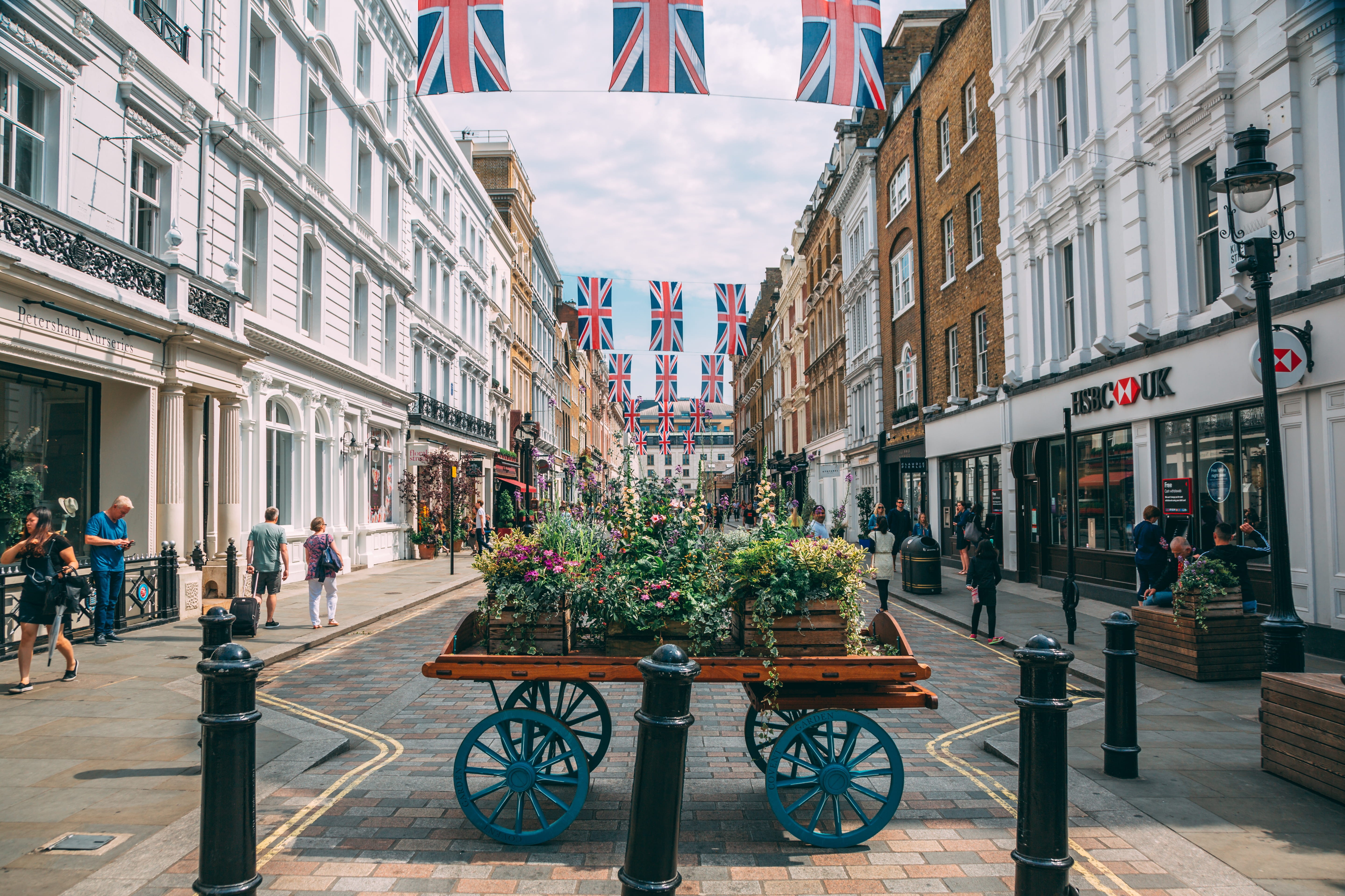 5K, london, covent garden, city street, land vehicle, transportation, built structure, england, street, women, garden, city life, outdoors, store, market, HD Wallpaper