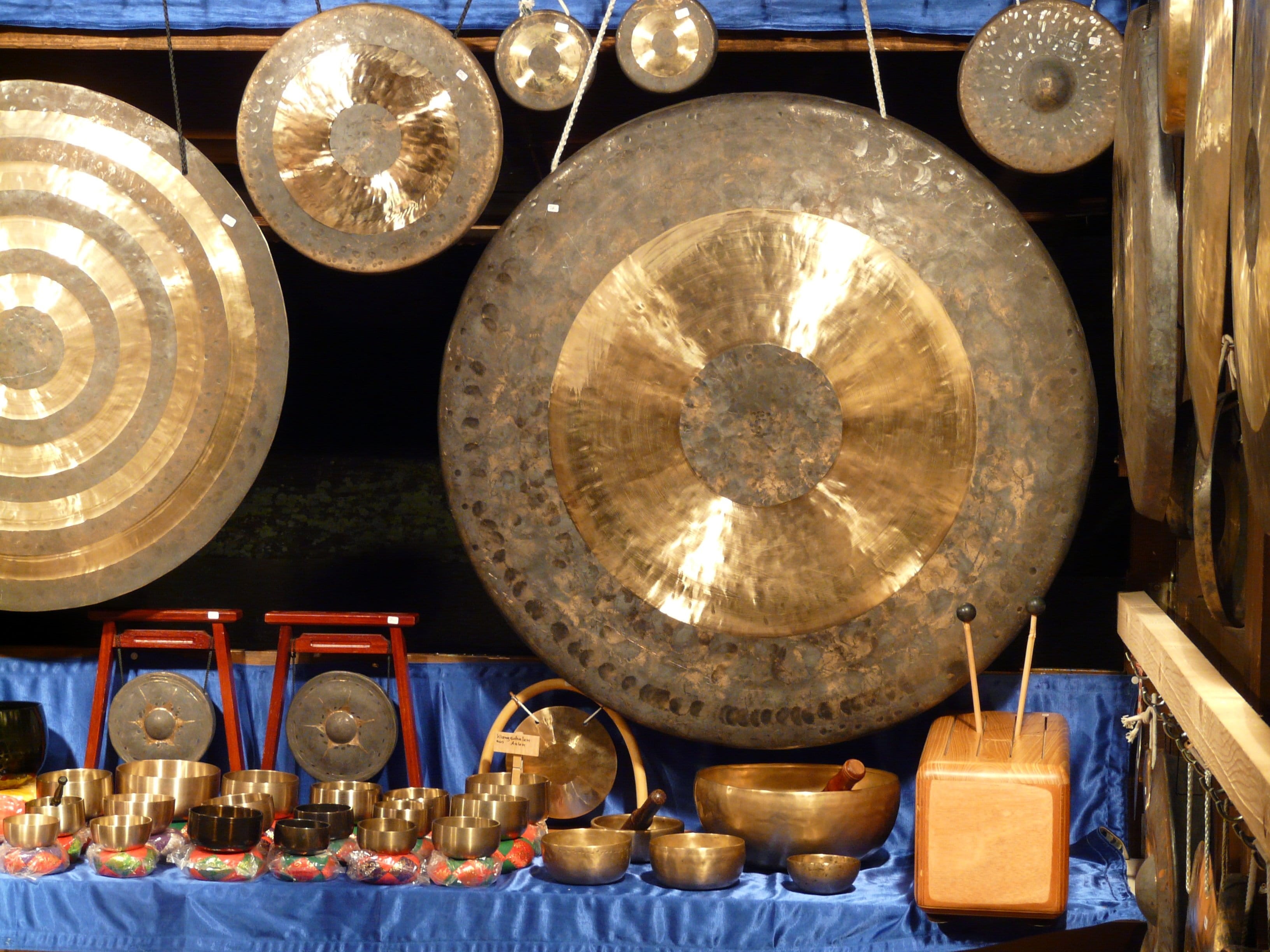 market, gold, no people, large group of objects, tones, mark up idiot, according to, indoors, jewelry, arts culture and entertainment, for sale, retail, HD Wallpaper