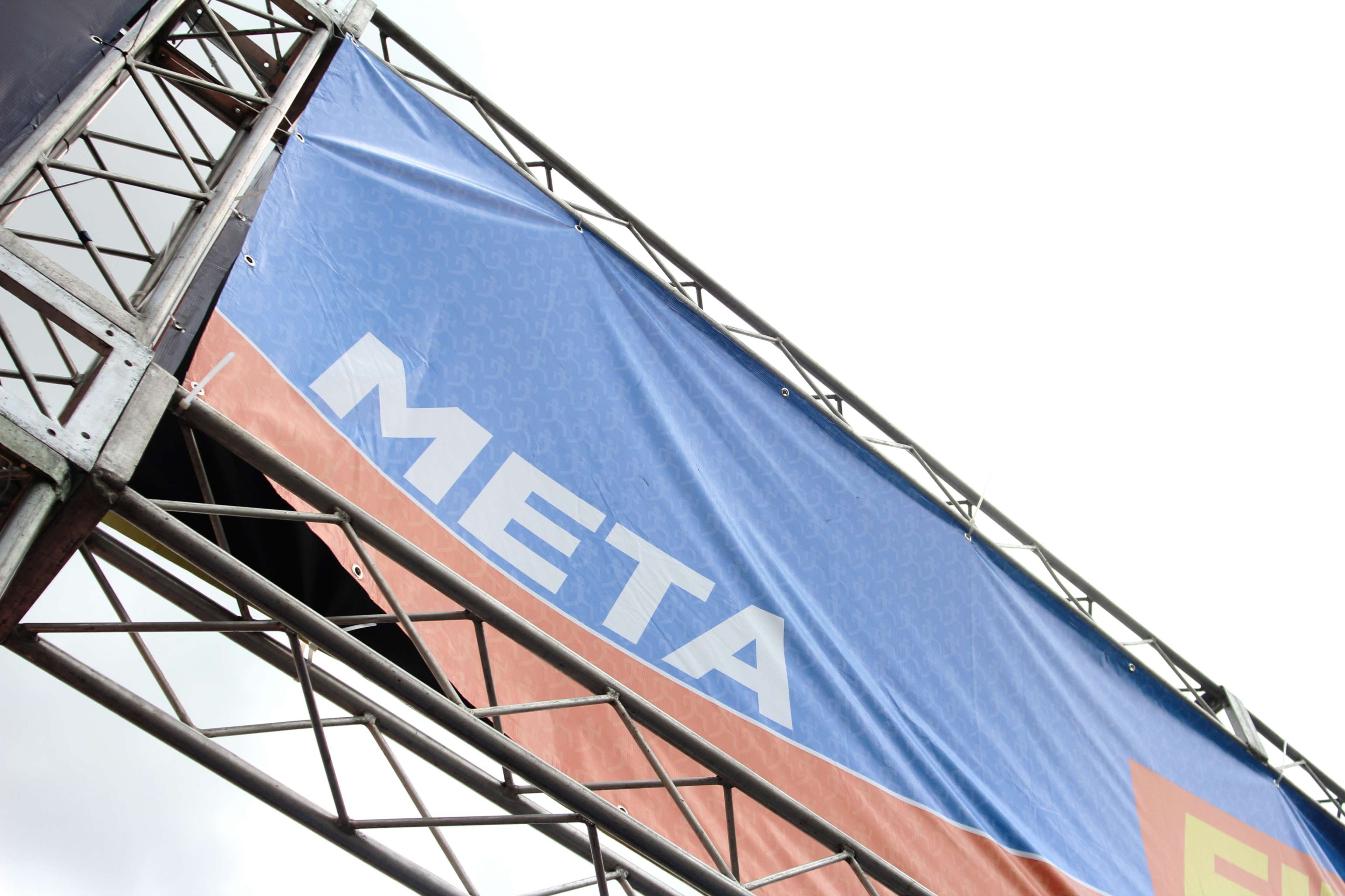 finish line, sky, communication, glass - material, 5k, architecture, western script, running, text, built structure, building exterior, blue, metal, clear sky, HD Wallpaper