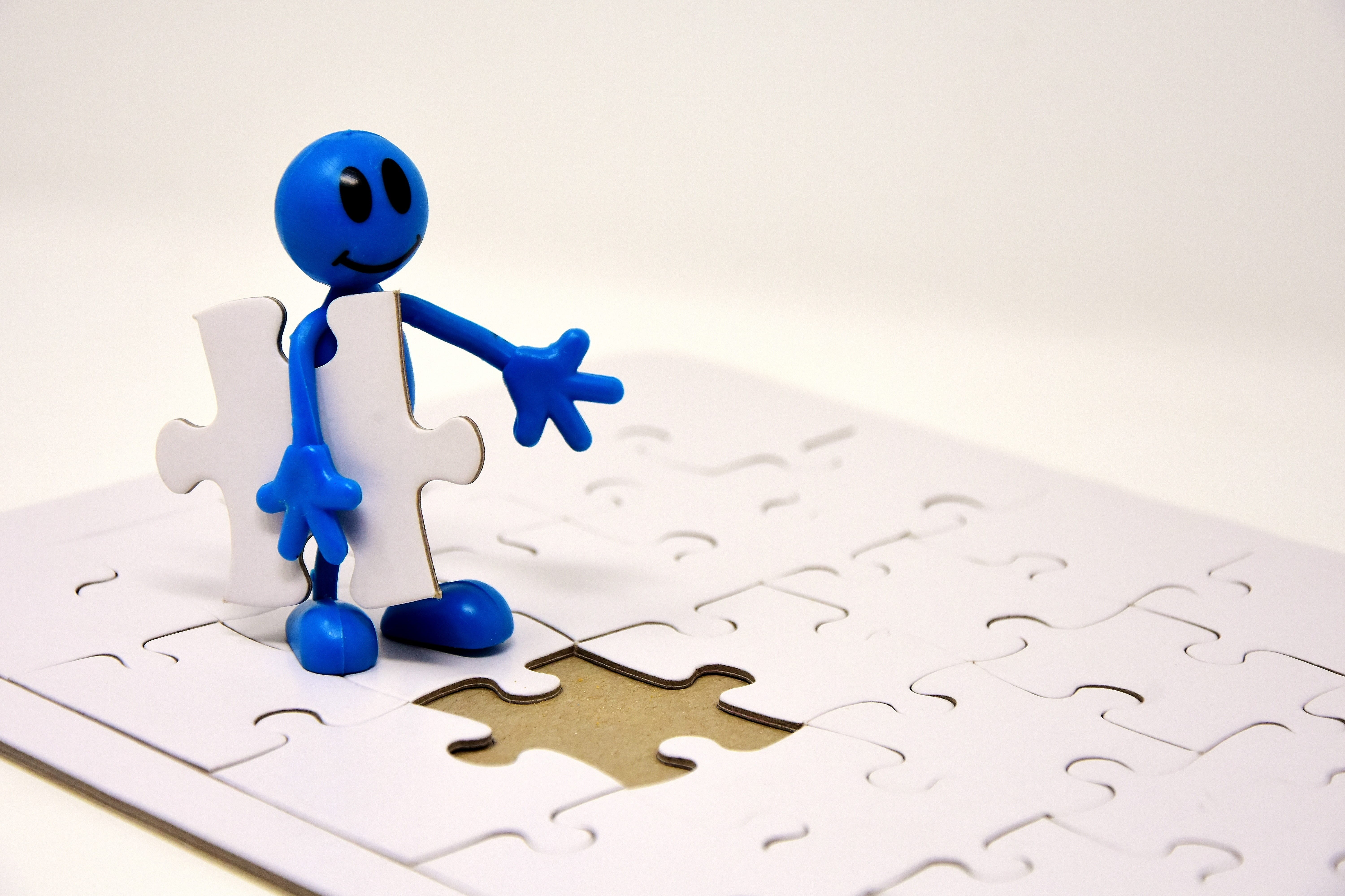 relaxation, boredom, close-up, pastime, toy, share, last part, paper, fit, business, jigsaw puzzle, holding, pieces of the puzzle, solution, joining together, HD Wallpaper