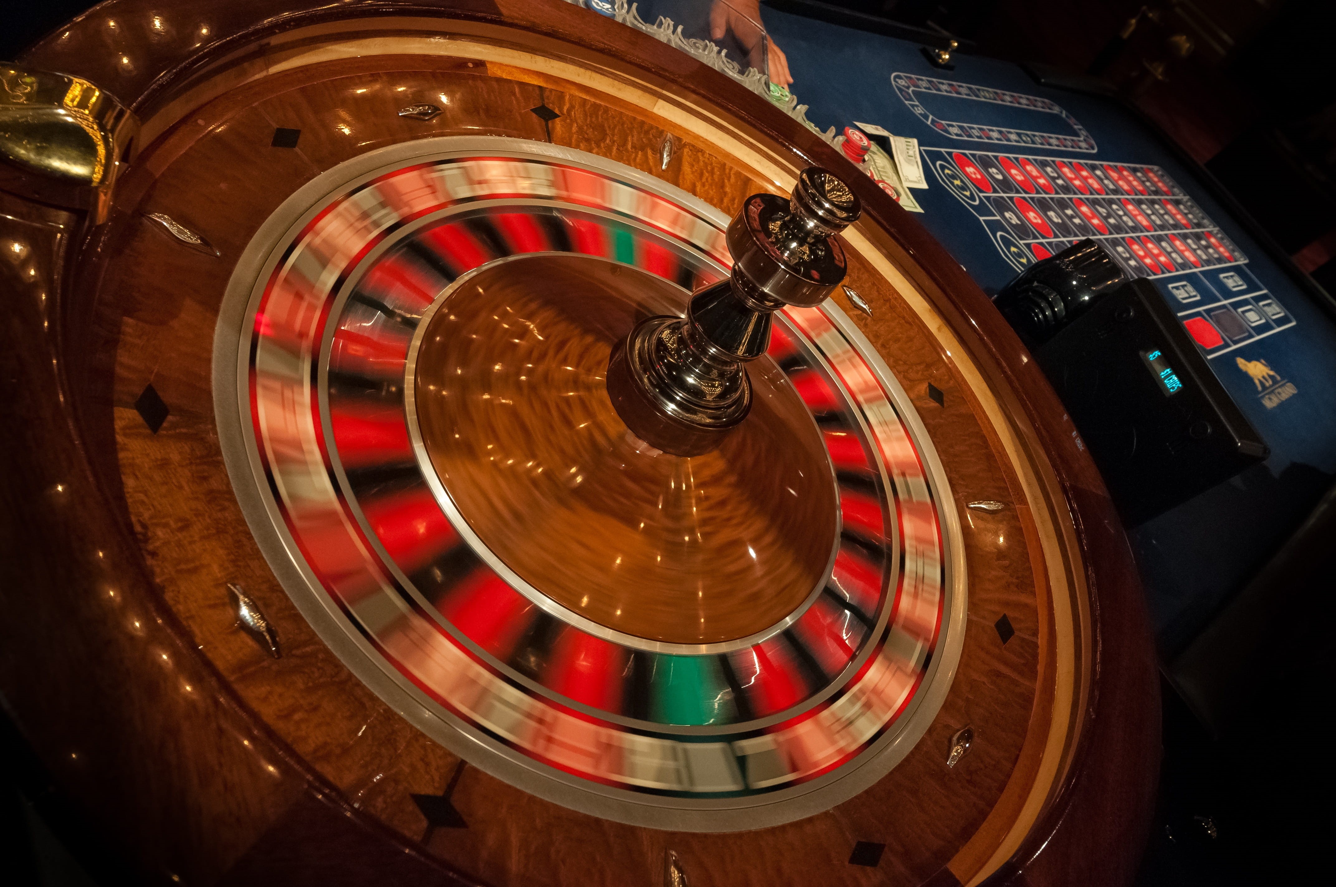 playing, gambling, Money, risk, shape, concentric, finance, 4K, music, red, Casino, opportunity, pattern, circle, no people, chance, russian, indoors, HD Wallpaper