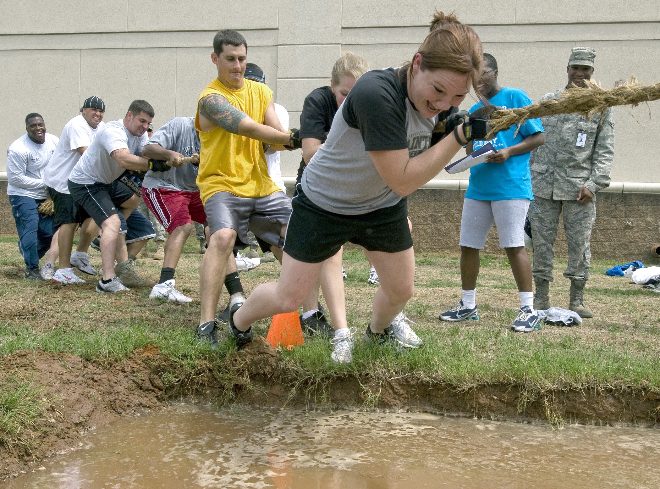 war, females, teamwork, outdoors, play, 1080P, ball, group of people, strength, group, anticipation, power, rope, neck, tug, child, men, offspring, playing, HD Wallpaper