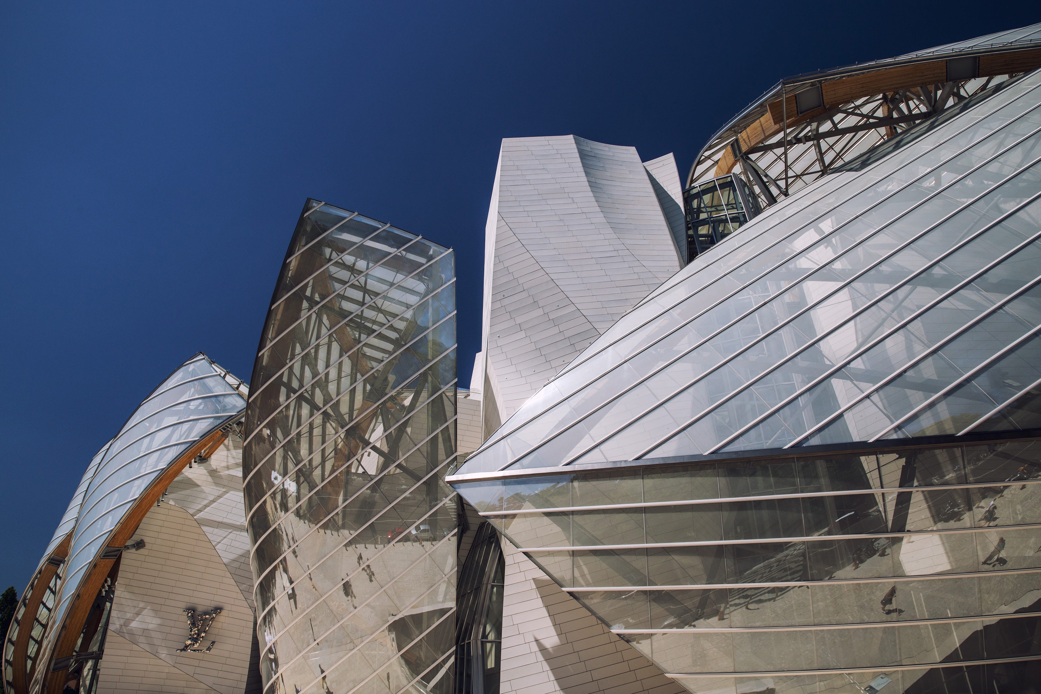 bois, louis, office Building, low angle view, business, new, architecture, city, sky, created, sunlight, glass - Material, renowned, france, gehry, stunning, HD Wallpaper