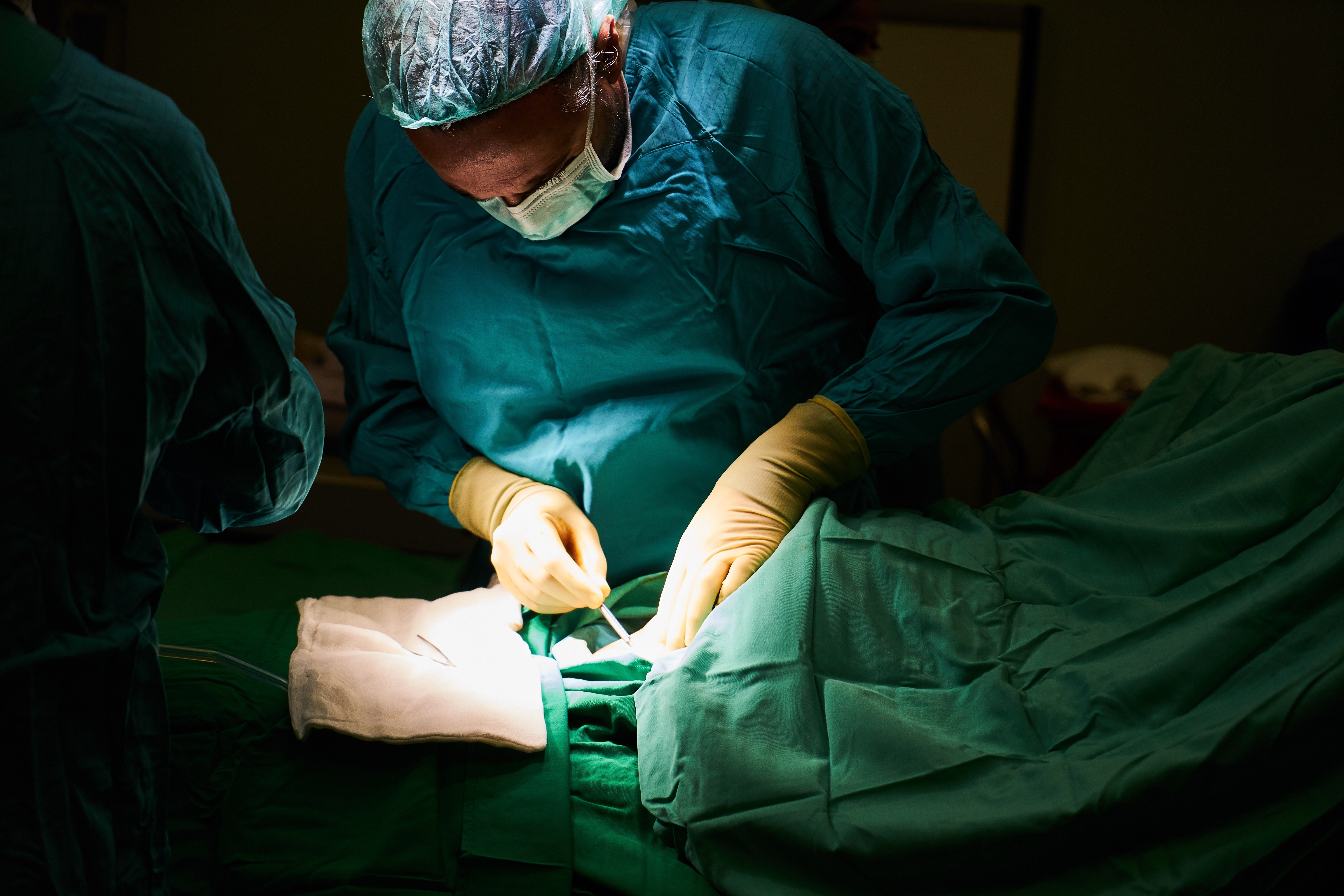 scalpel, protection, scrubs, clinical, scissors, mask, professional occupation, operating room, skin, patient, surgeon, hospital, doctor, the work, teamwork, HD Wallpaper