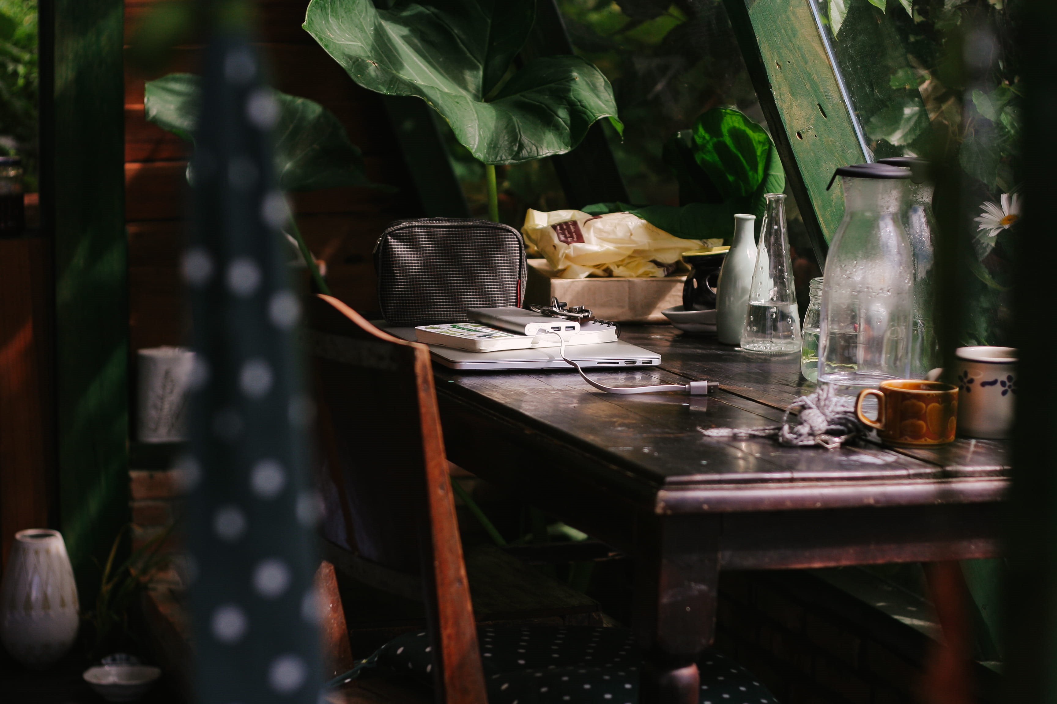 brown, thirds, food and drink, no people, wood, day, old, glass items, coffee, antique, leaves, history, plant part, photography, leaf, bottle, selective focus, HD Wallpaper