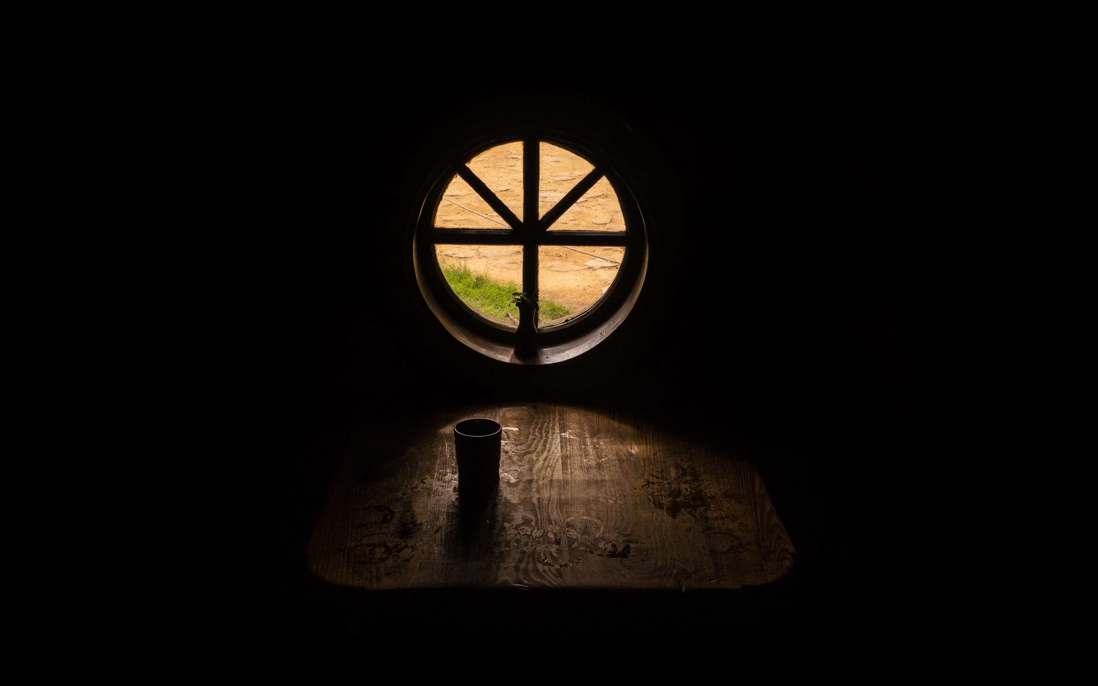 wood - material, tavern, wheel, window, circle, old, indoors, studio shot, shadow, black background, lord of the rings, mode of transportation, round, hobbit, HD Wallpaper