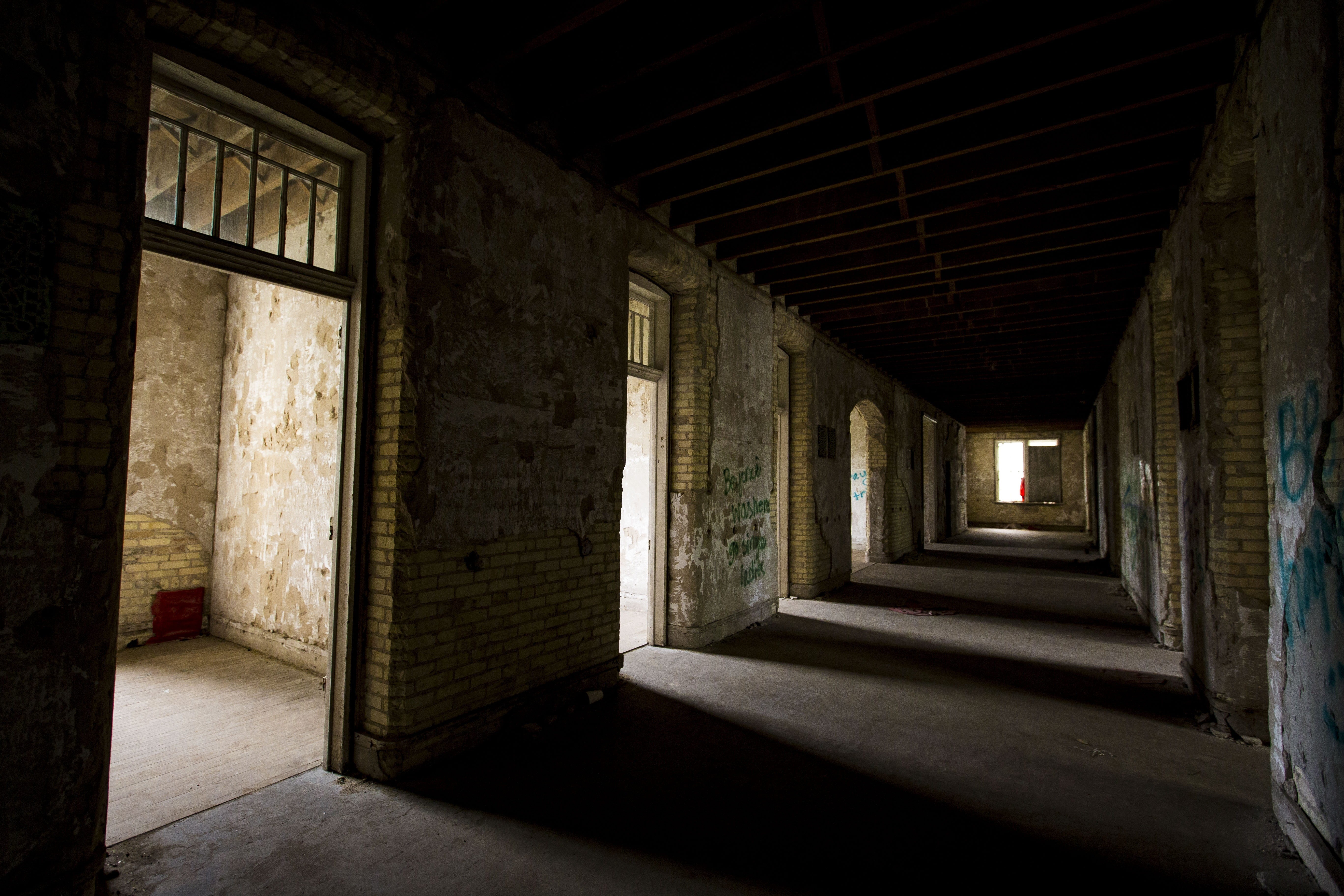 architectural column, no people, indoors, sunlight, architecture, nature, scary, shadows, history, corridor, built structure, old, hallway, abandoned, colonnade, HD Wallpaper