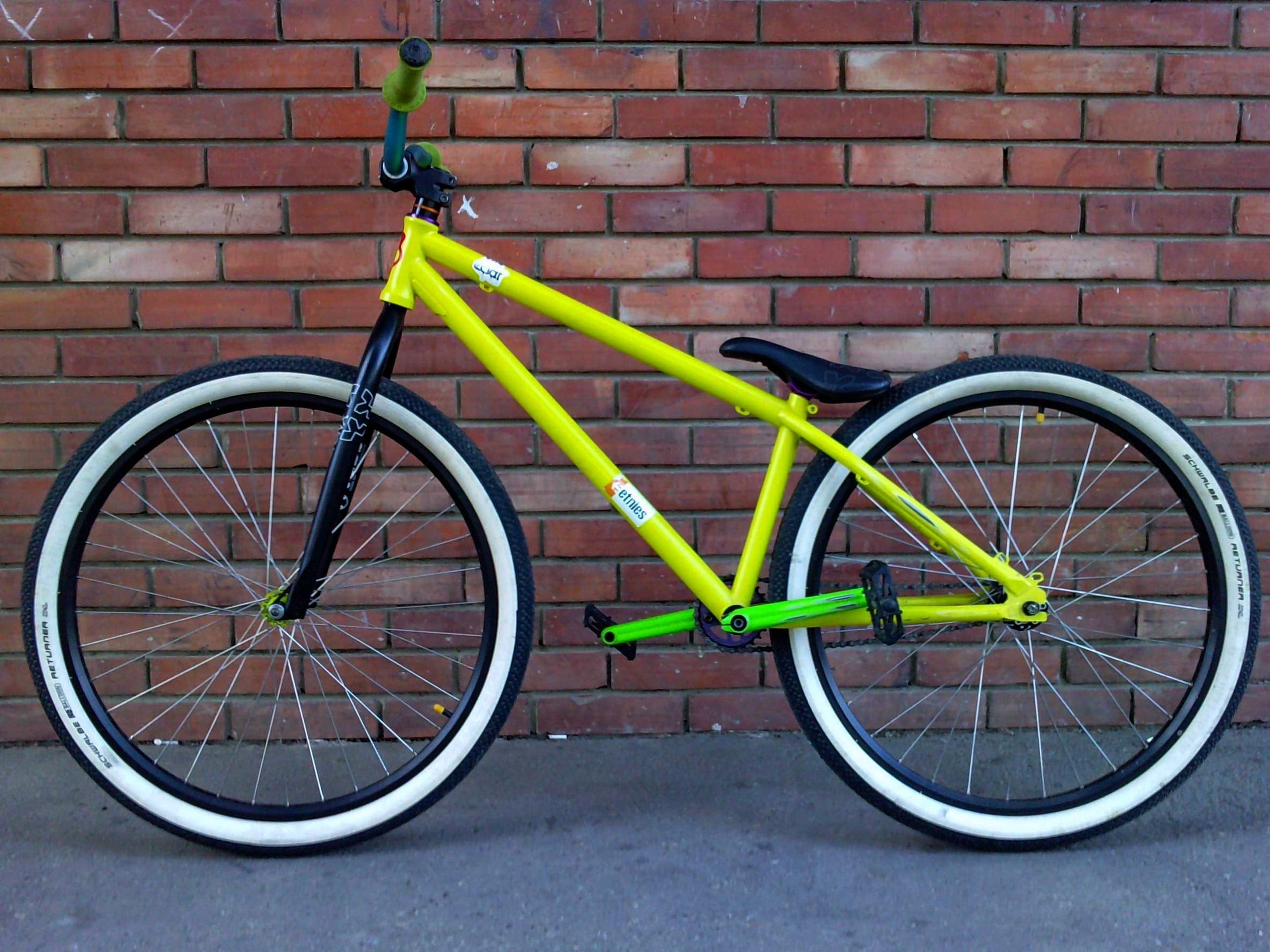 2K, outdoors, built structure, cruiser, land vehicle, yellow, mountain bikes, building exterior, parking, wall - building feature, nature, cycling, spoke, HD Wallpaper