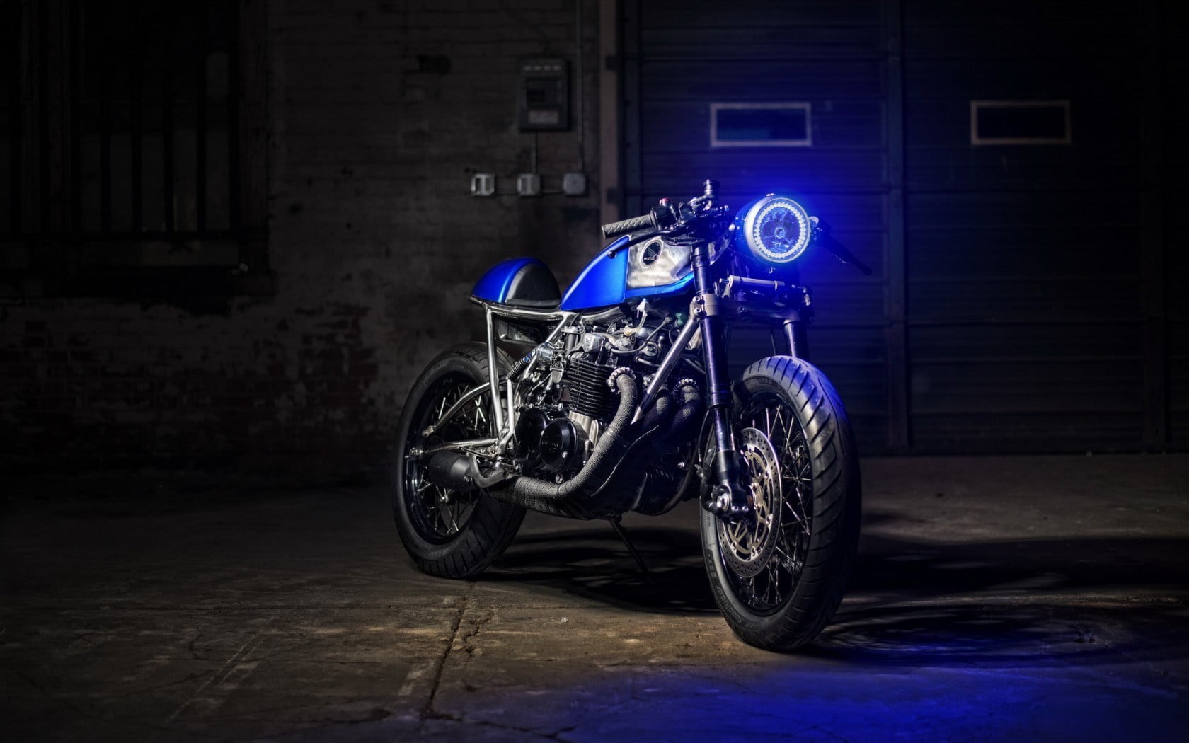 stationary, Honda, architecture, no people, 720P, night, garage, helmet, Motorcycles, crash helmet, motorcycle, bicycle, blue, land vehicle, street, side view, HD Wallpaper