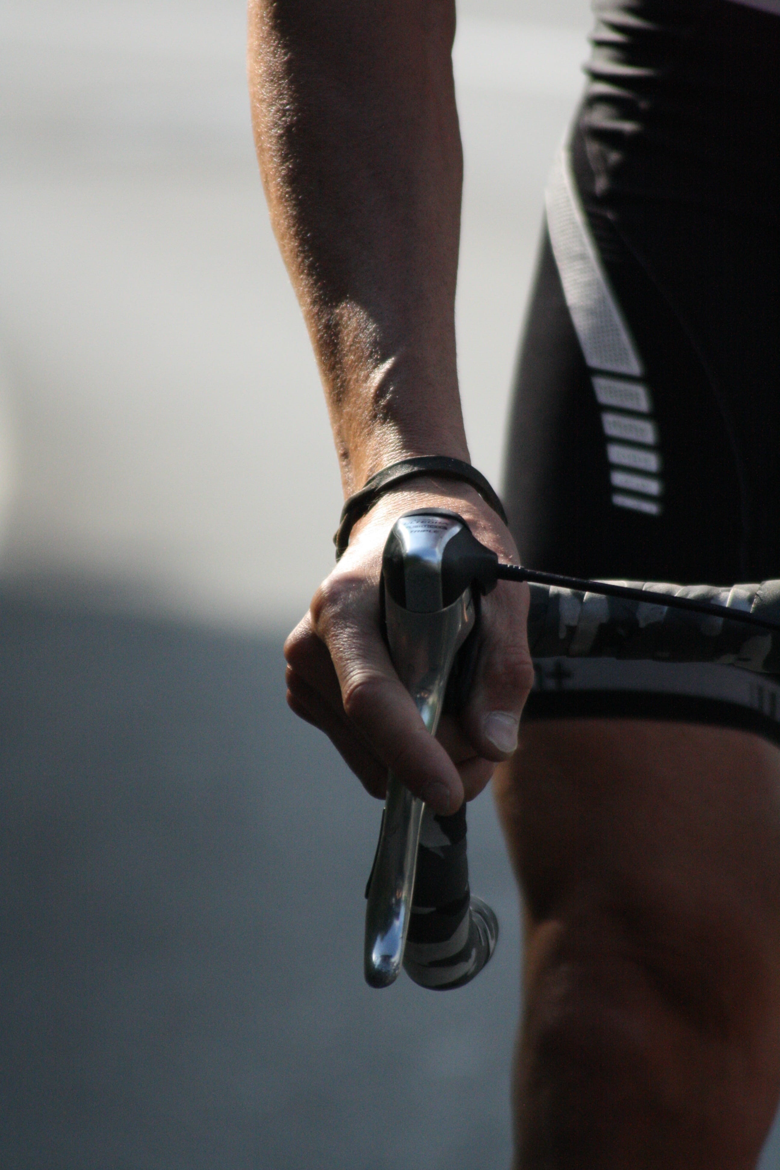 man, one Person, one man only, Sport, unrecognizable person, hand, photography, lifestyles, handlebars, cycling, Bike, riding, cyclist, finger, focus on foreground, Phone HD Wallpaper