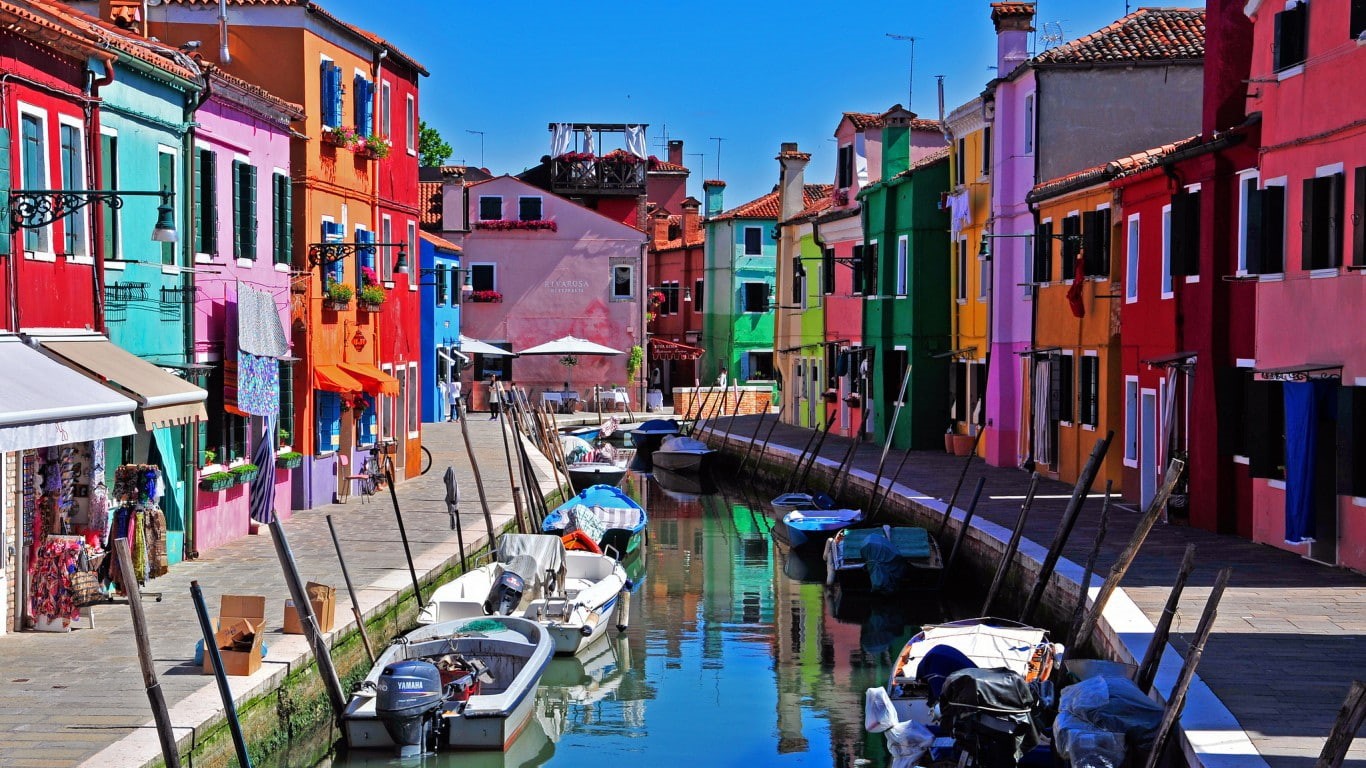 boat, canal, Italy, houses, Venice, island, Burano island, sky, burano, 720P, HD Wallpaper