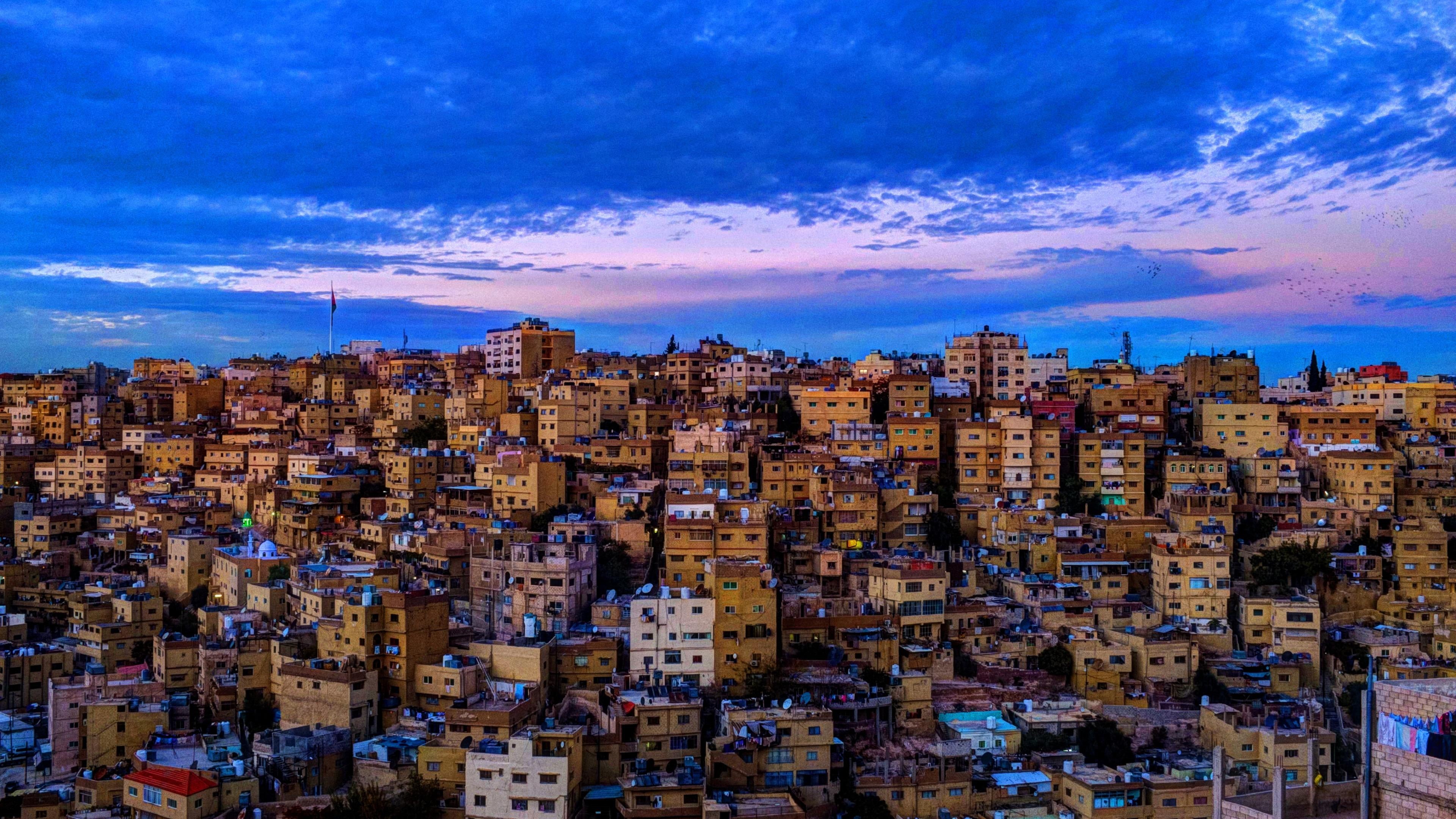 building exterior, urban area, crowded, crowd, old, house, cloud - sky, classic, apartment, cityscape, cloud, building, residential district, downtown, HD Wallpaper