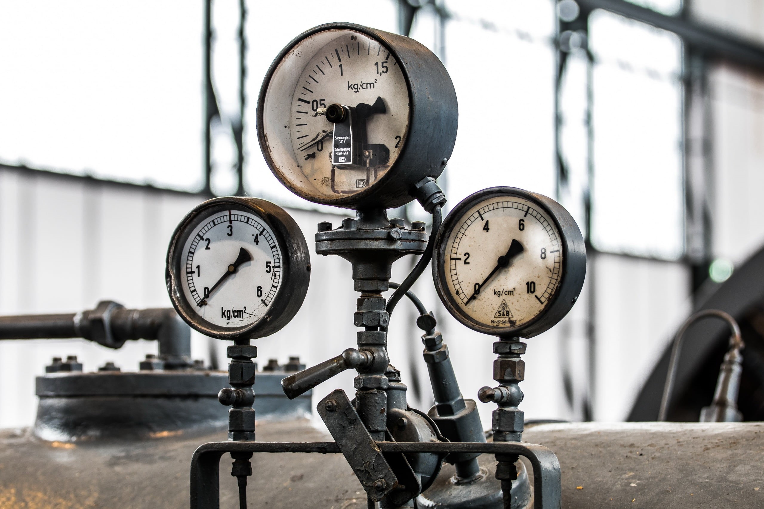 industry, factory, pressure gauge, fuel and power generation, meter - instrument of measurement, number, no people, indoors, close-up, focus on foreground, HD Wallpaper