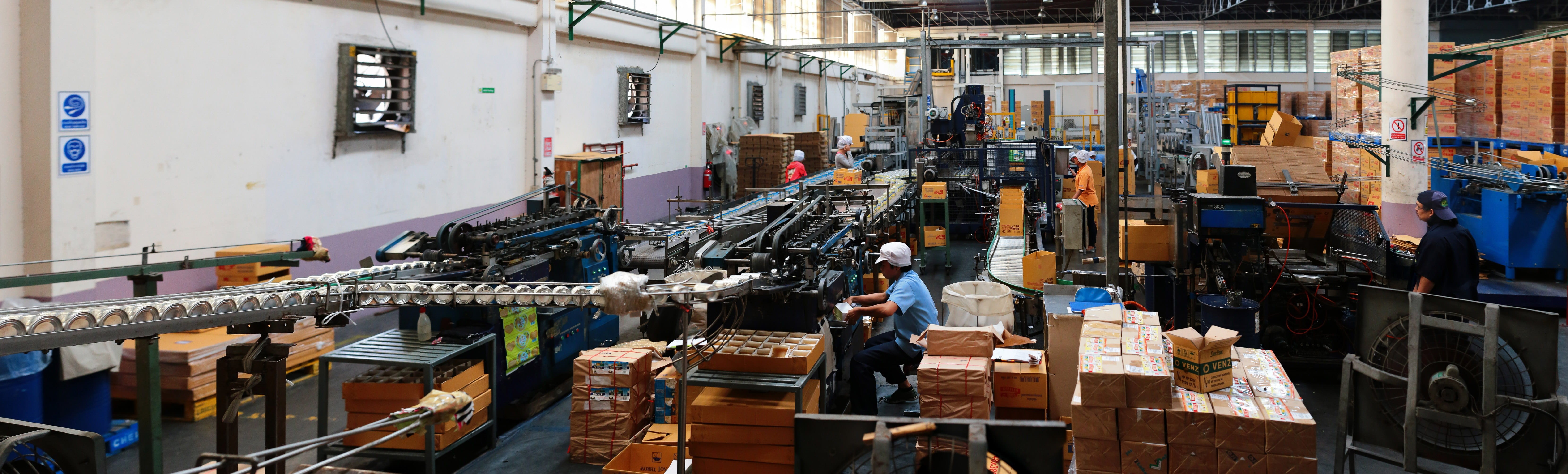 conveyor belt, mechanic, man, technology, production line, machine, robot, motion, effort, working, machinery, work, production, occupation, factory, conveyor, HD Wallpaper