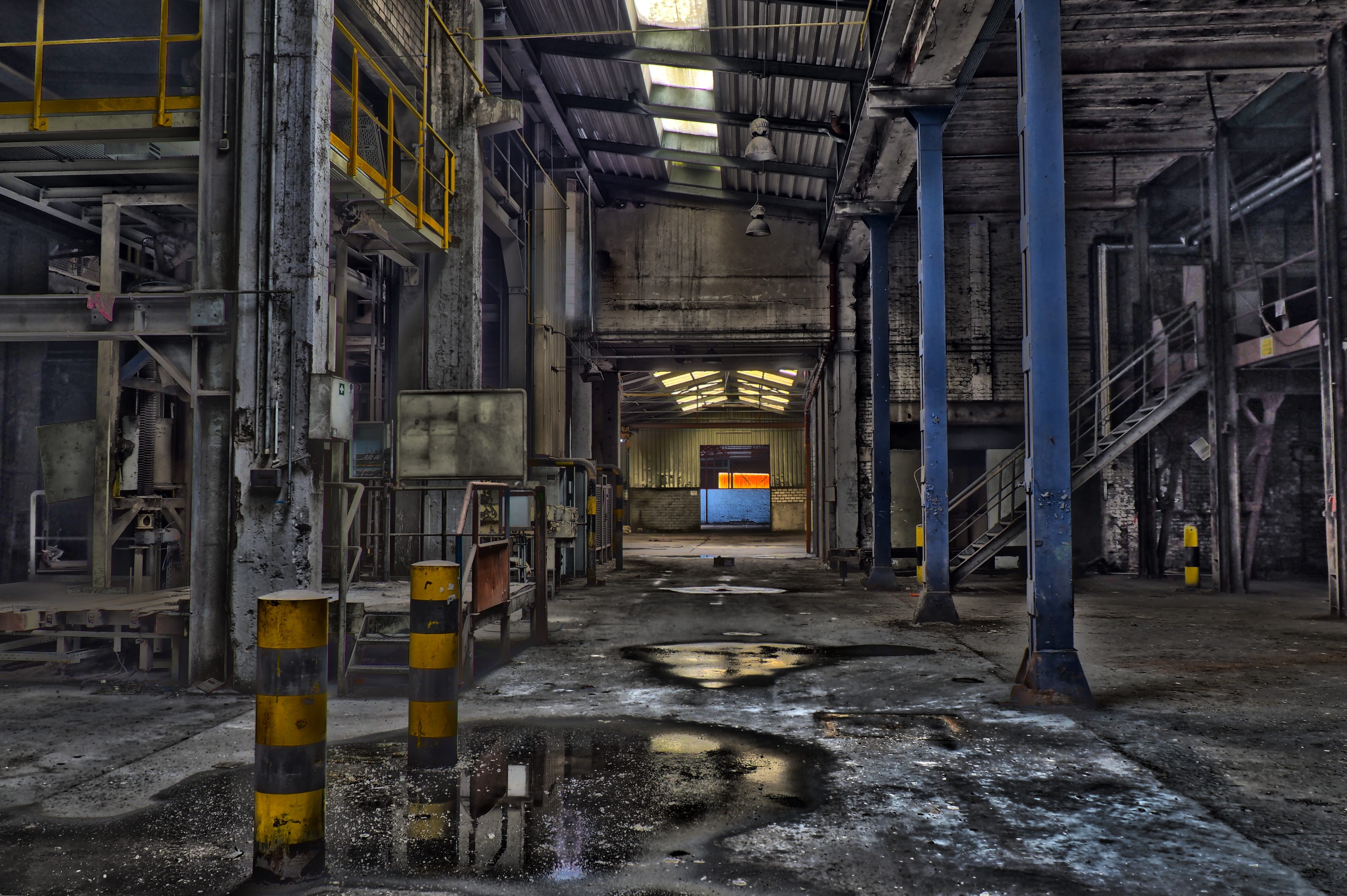 machines, maschinenhalle, decay, old, ceiling, industrial equipment, absence, obsolete, lost places, mood, rust, illuminated, transportation, industry, HD Wallpaper
