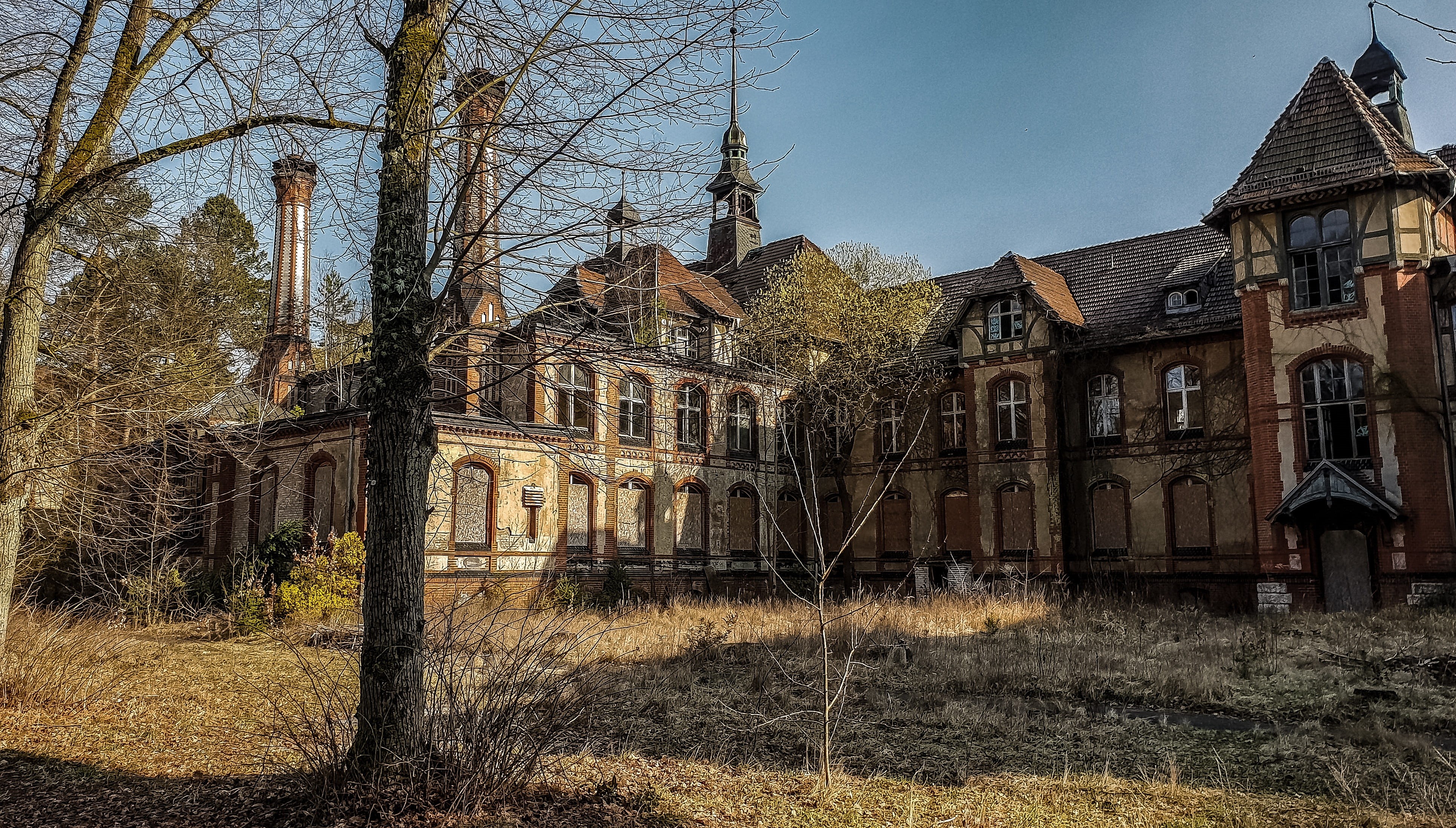 day, window, grass, 4K, building exterior, nature, abandoned building, history, plant, place of worship, abandoned, the past, ruined, sky, no people, left house, HD Wallpaper