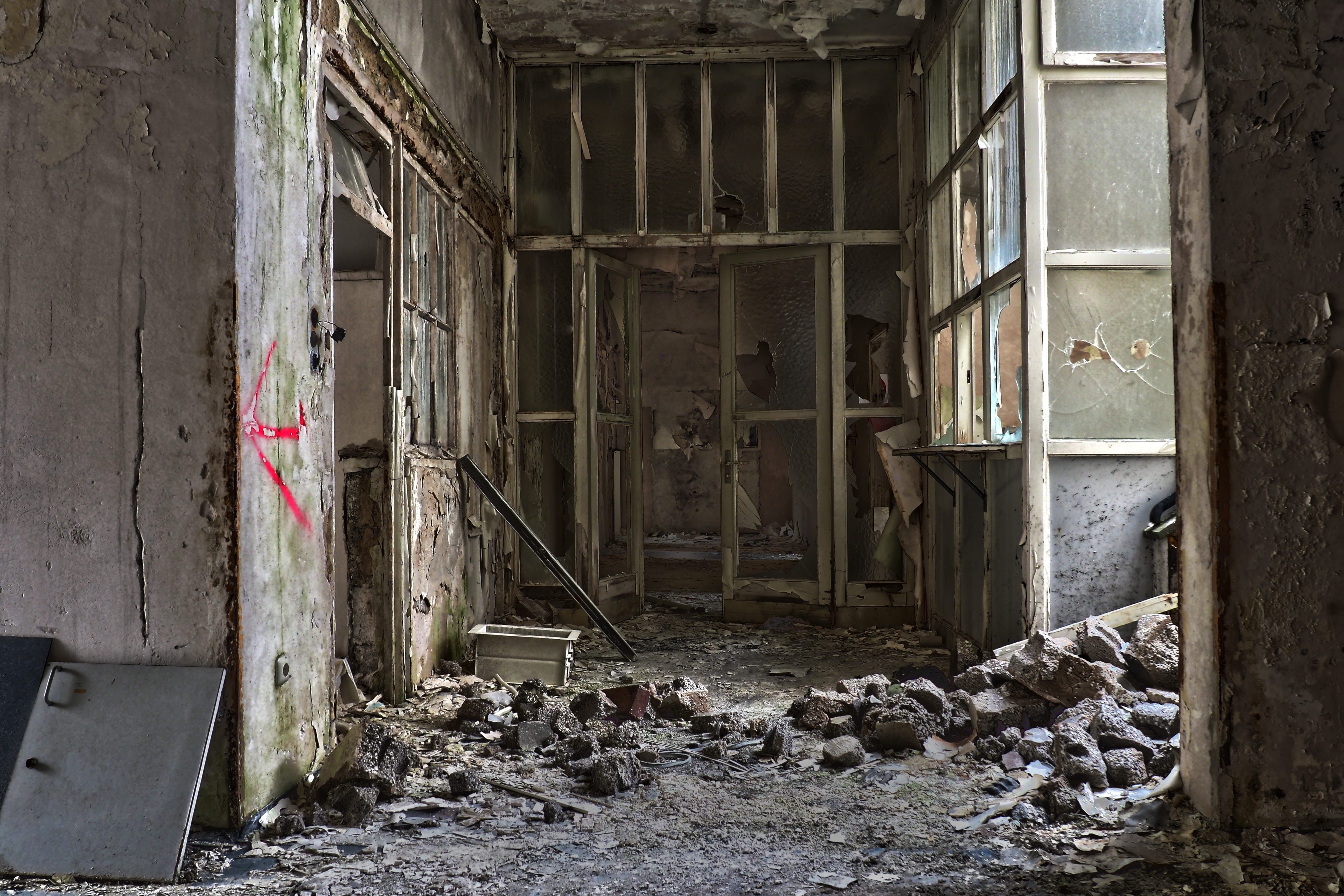 wood, broken, input, transience, lapsed, old, abandoned, dirty, damaged, uninhabited, pattern, no people, destruction, forget, cracks, old door, mood, forgotten places, HD Wallpaper