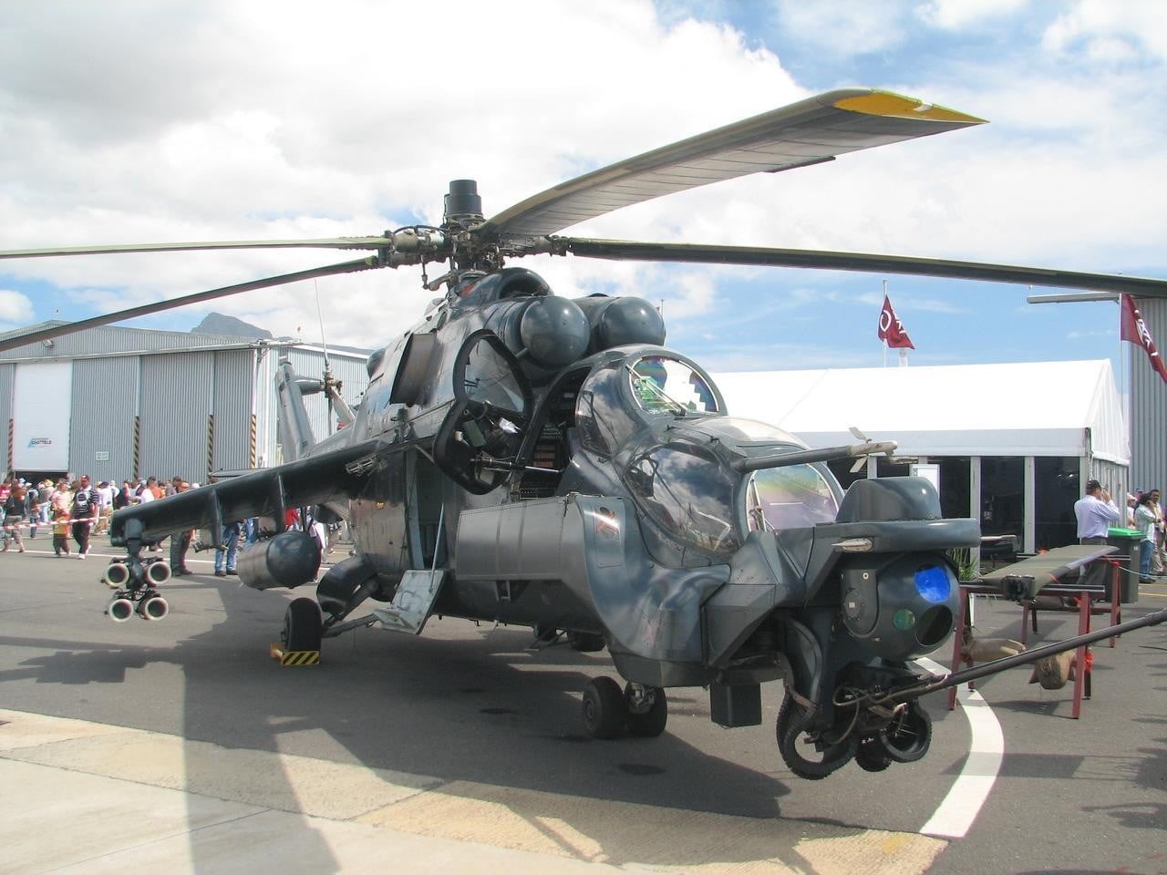 government, 720P, travel, real people, engine, helicopters, people, group of people, sky, air vehicle, incidental people, mi 24 hind, sunlight, black, HD Wallpaper