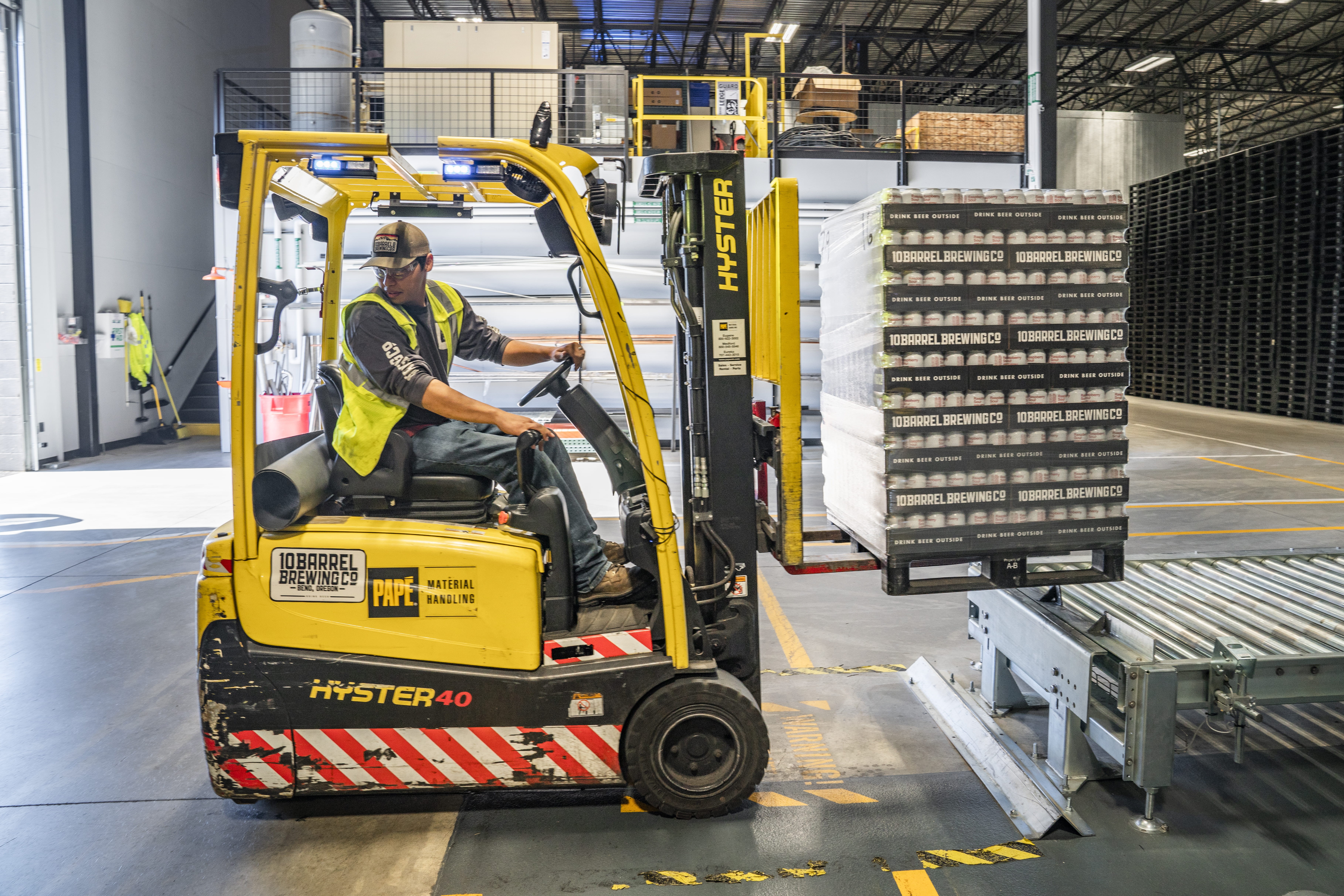 holding, domestic room, distribution warehouse, working, conveyor, transportation, heavy equipment, container, transport, transportation system, architecture, HD Wallpaper