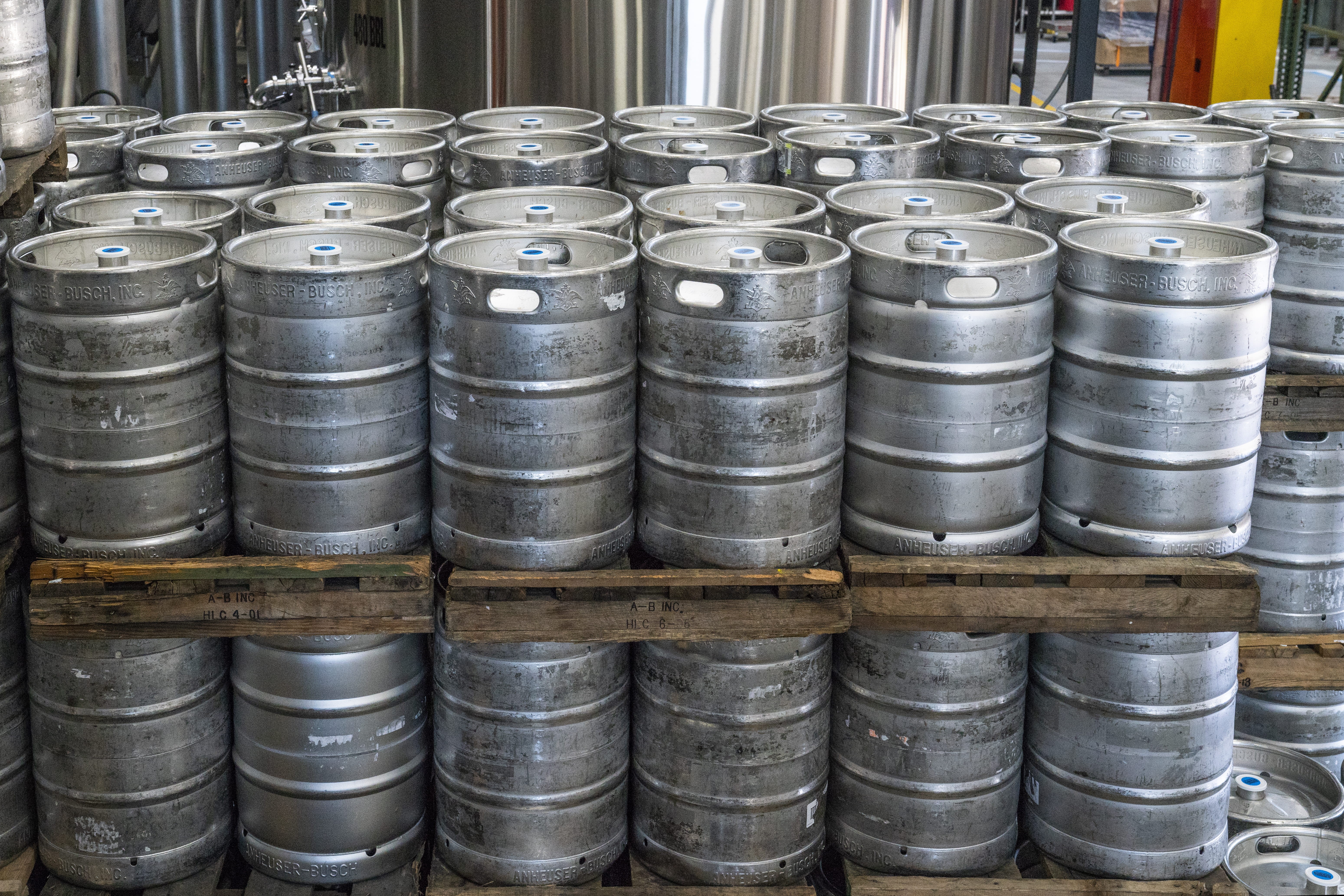 stack, storage, in a row, keg, refreshment, silver colored, production, Tank, container, metal, industry, row, rack, business, indoors, large group of objects, HD Wallpaper